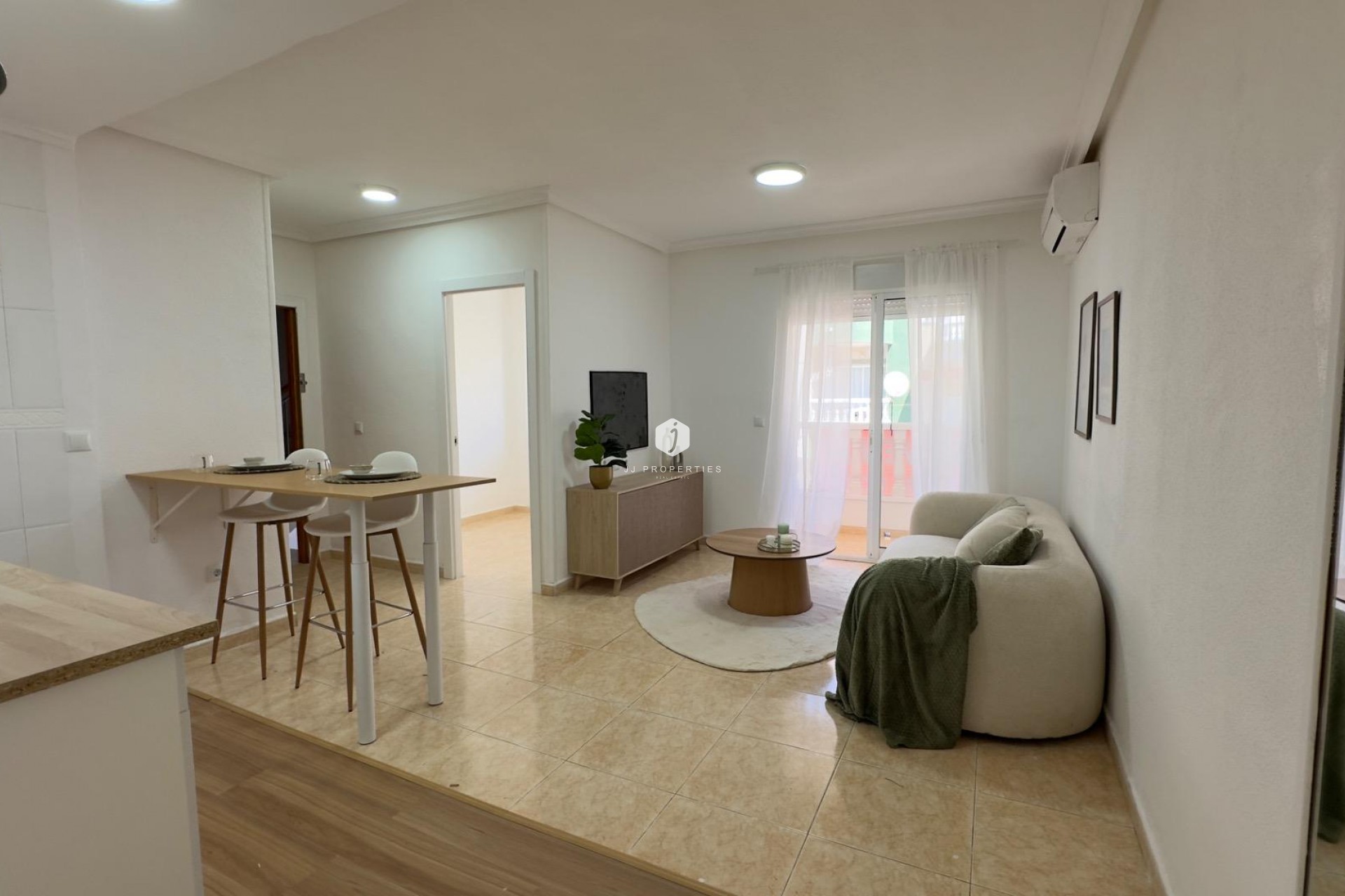 Z drugiej ręki - Mieszkanie w bloku -
Torrevieja - Centro