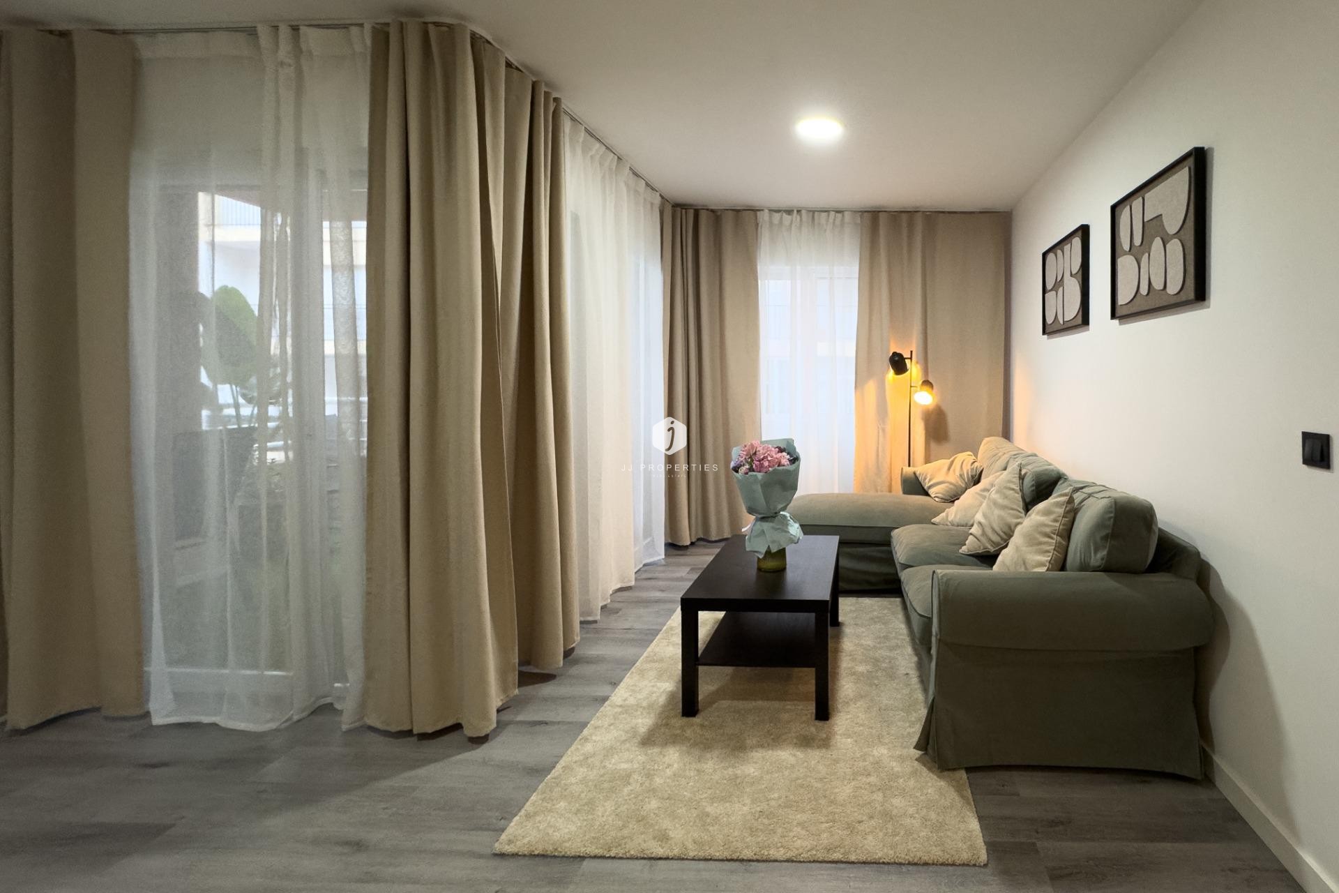 Z drugiej ręki - Mieszkanie w bloku -
Torrevieja - Centro