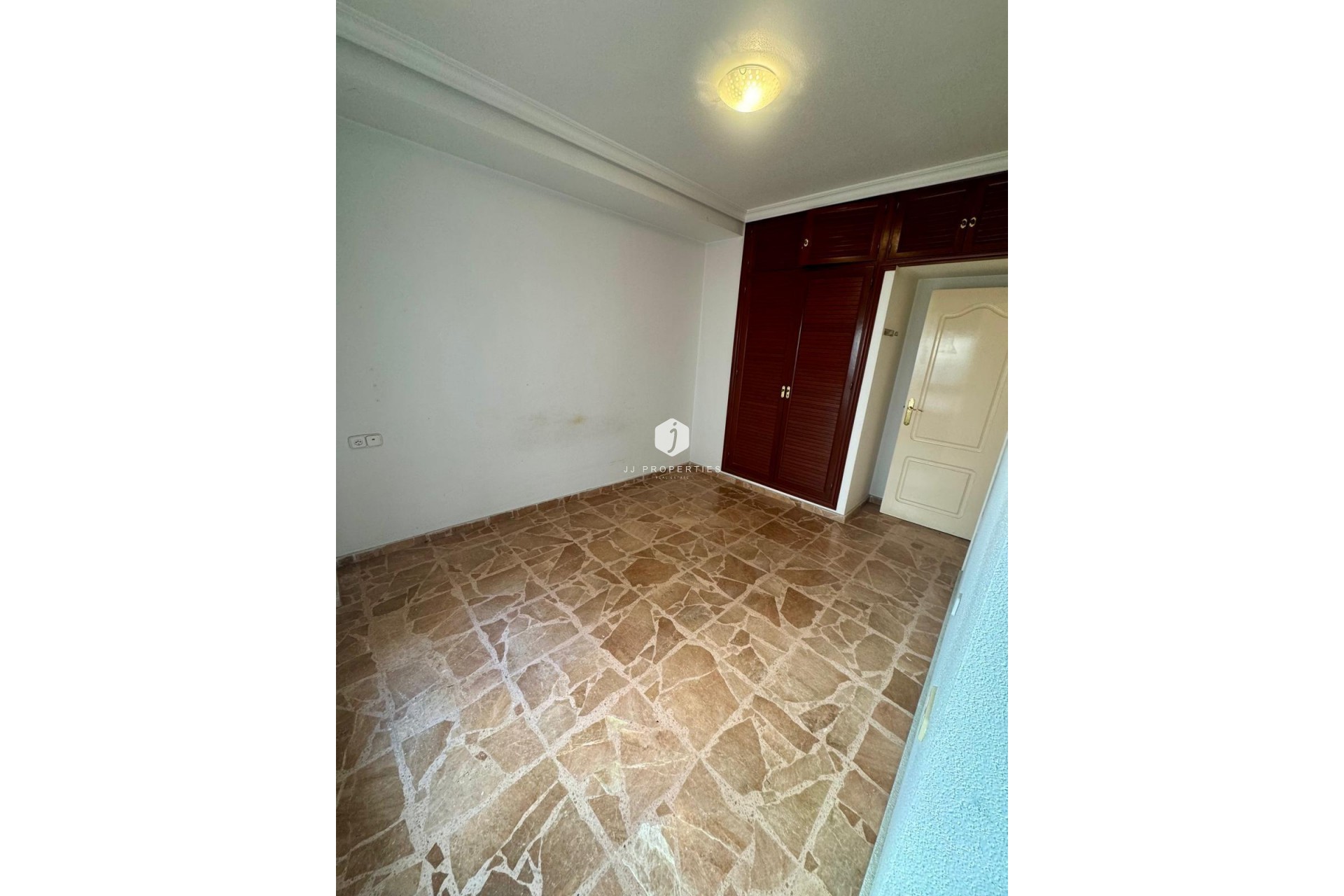 Z drugiej ręki - Mieszkanie w bloku -
Torrevieja - Centro