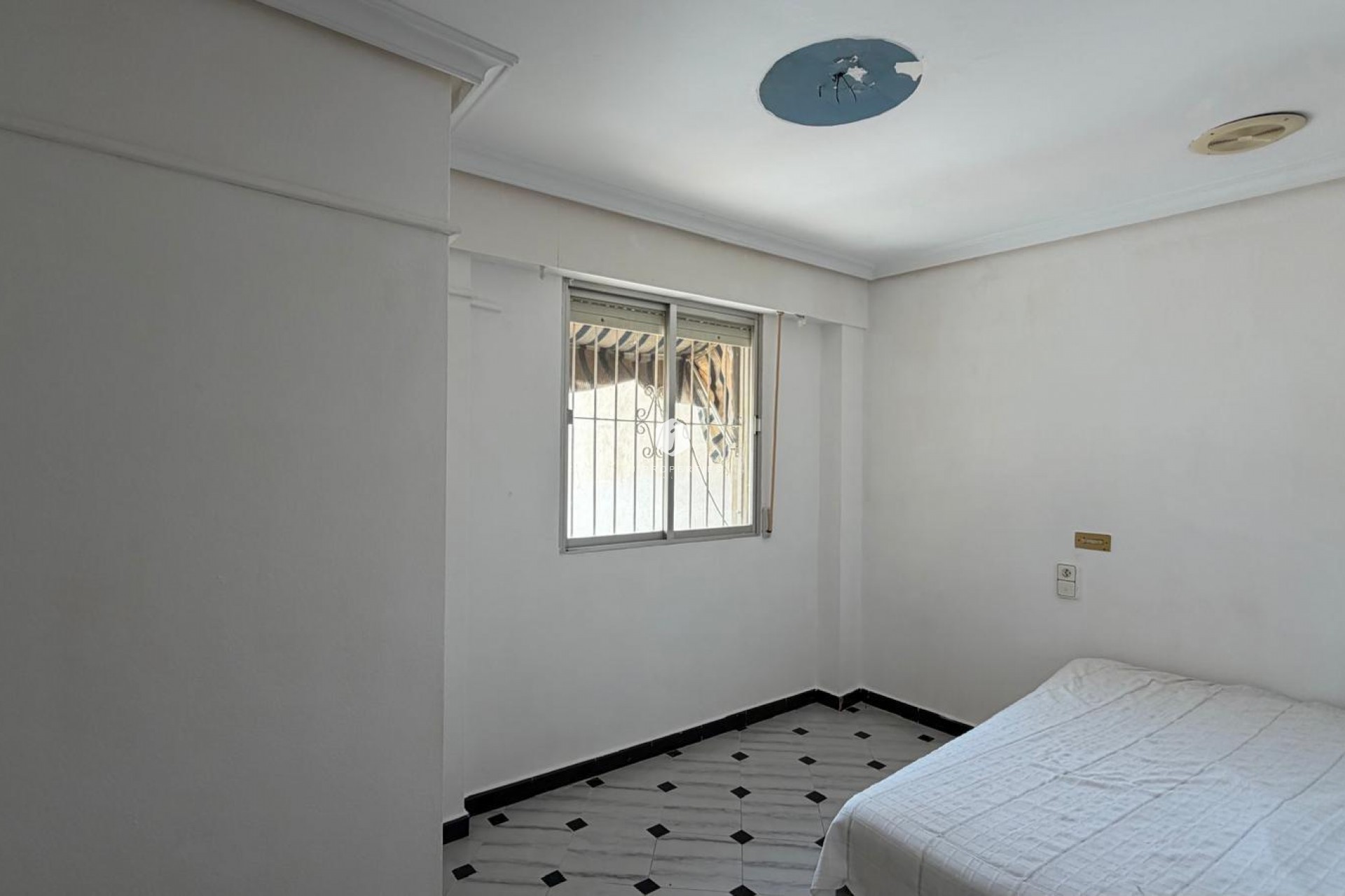 Z drugiej ręki - Mieszkanie w bloku -
Torrevieja - Centro