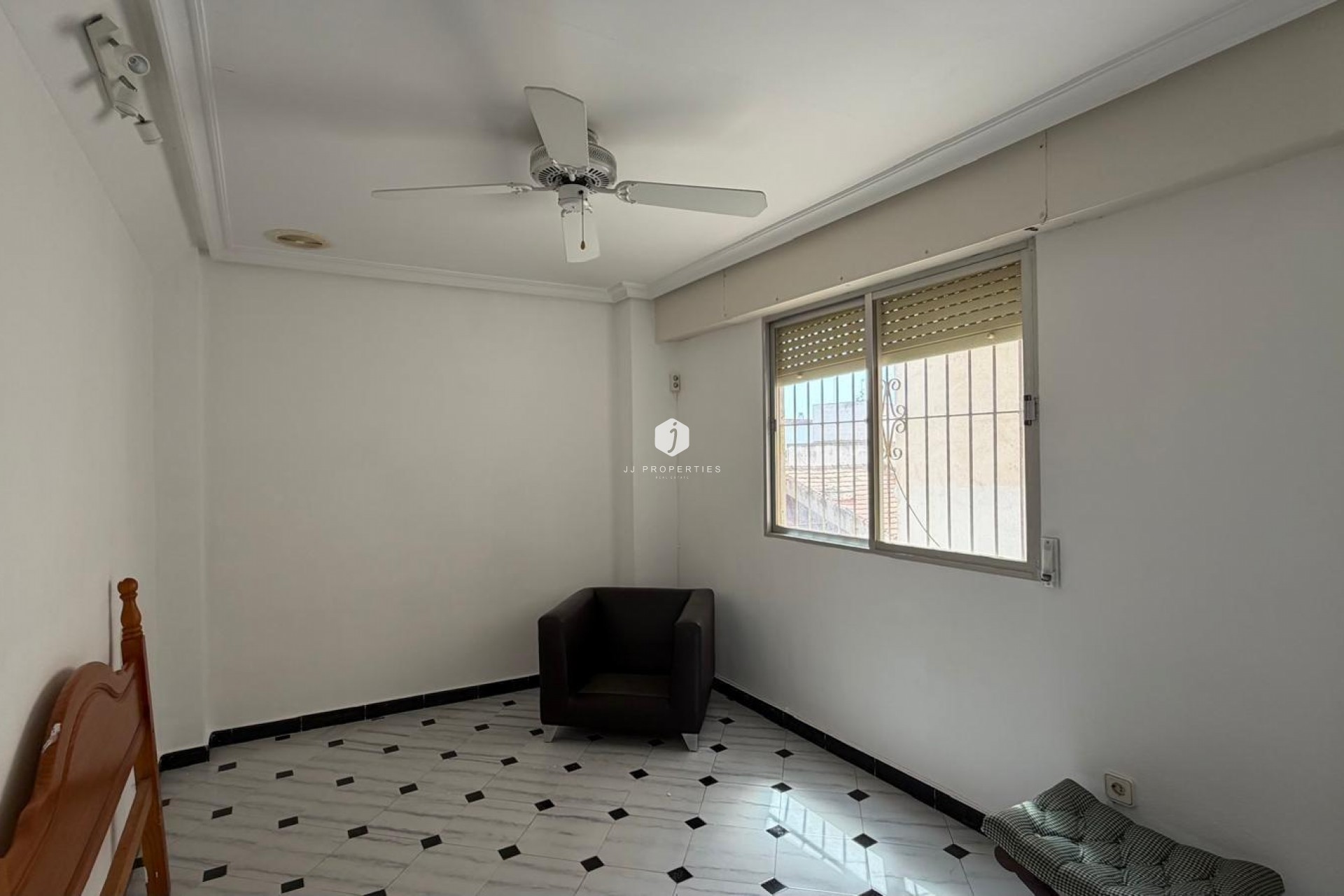 Z drugiej ręki - Mieszkanie w bloku -
Torrevieja - Centro