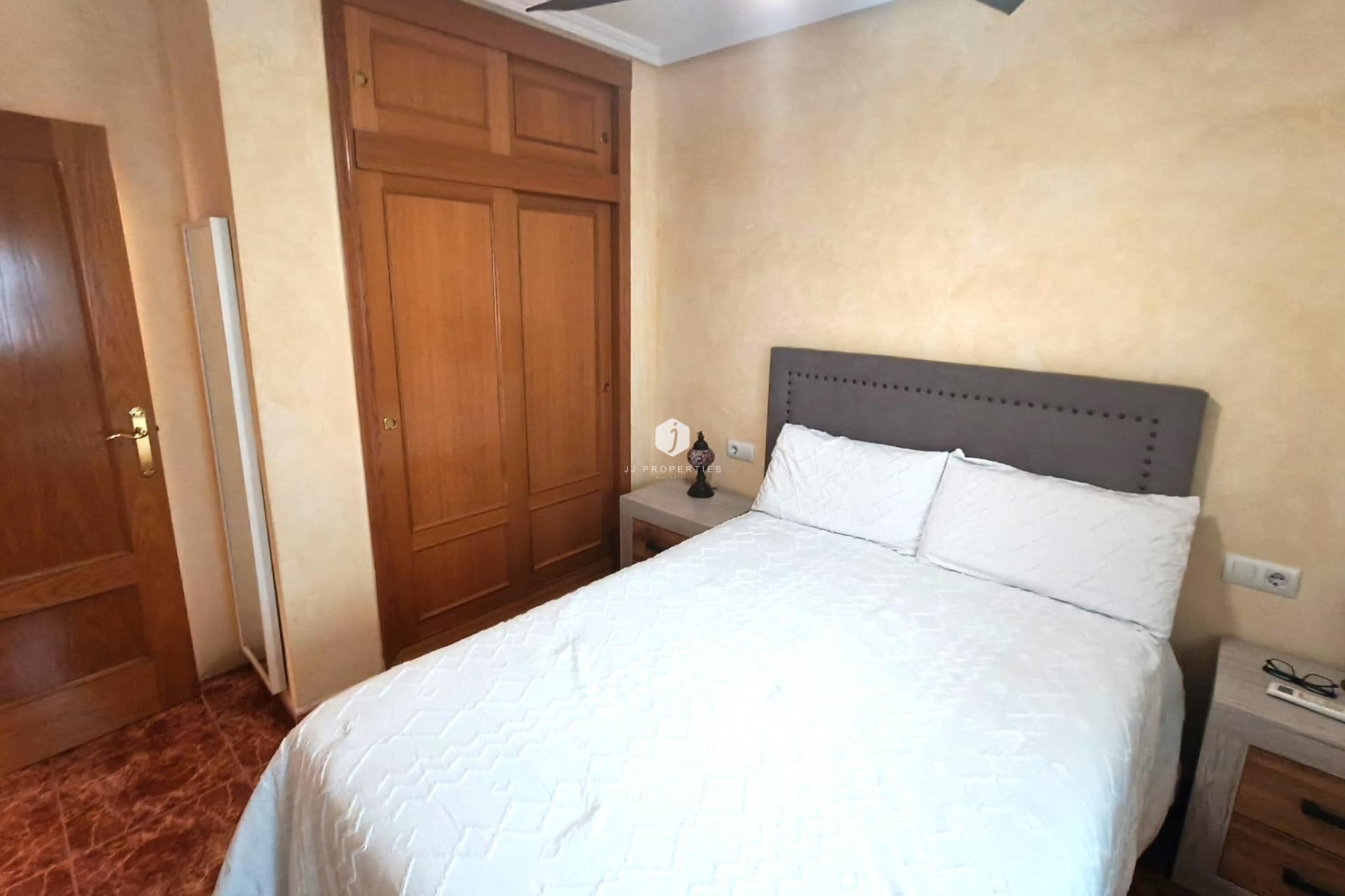 Z drugiej ręki - Mieszkanie w bloku -
Torrevieja - Centro