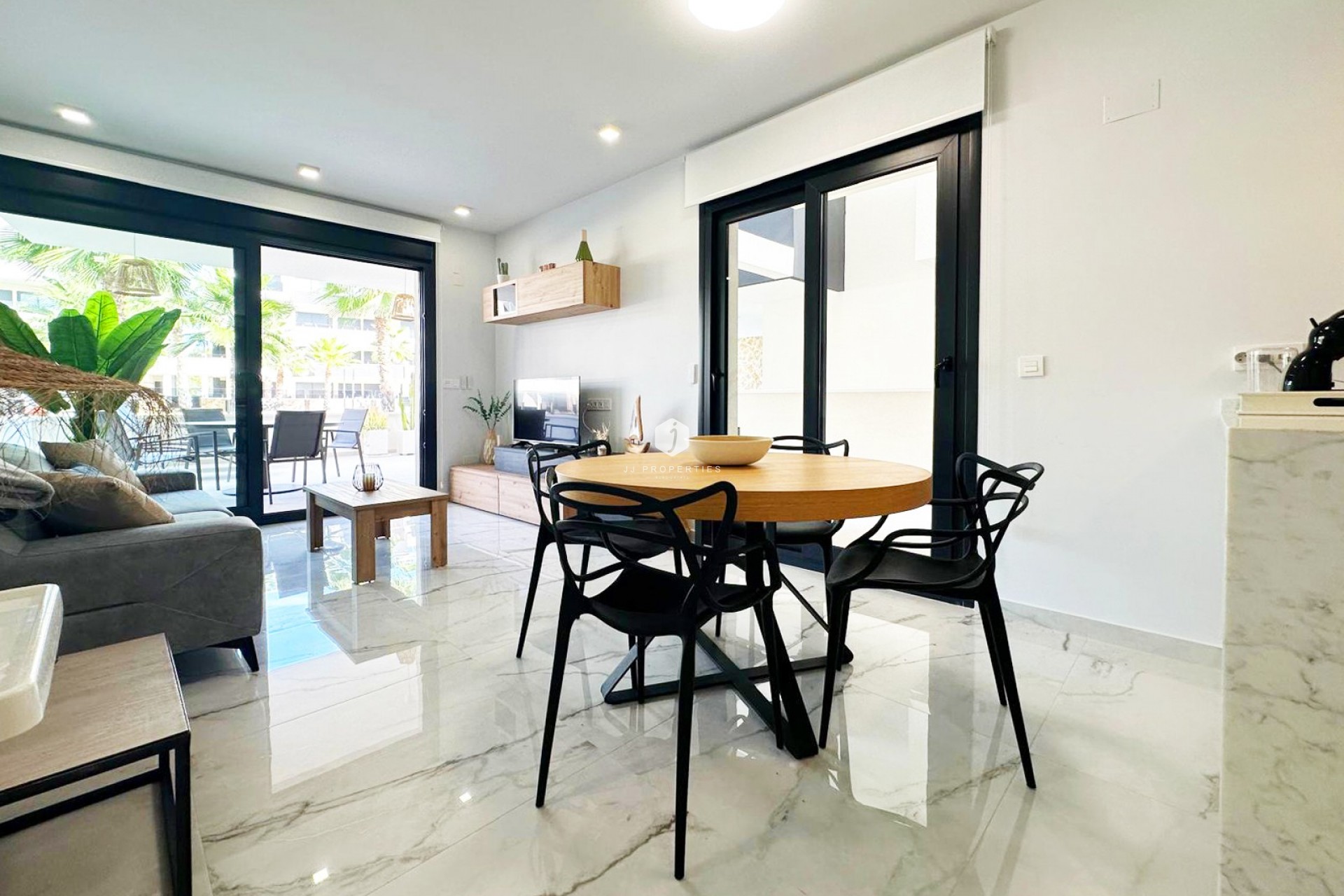 Z drugiej ręki - Mieszkanie w bloku -
Torrevieja - Costa Blanca