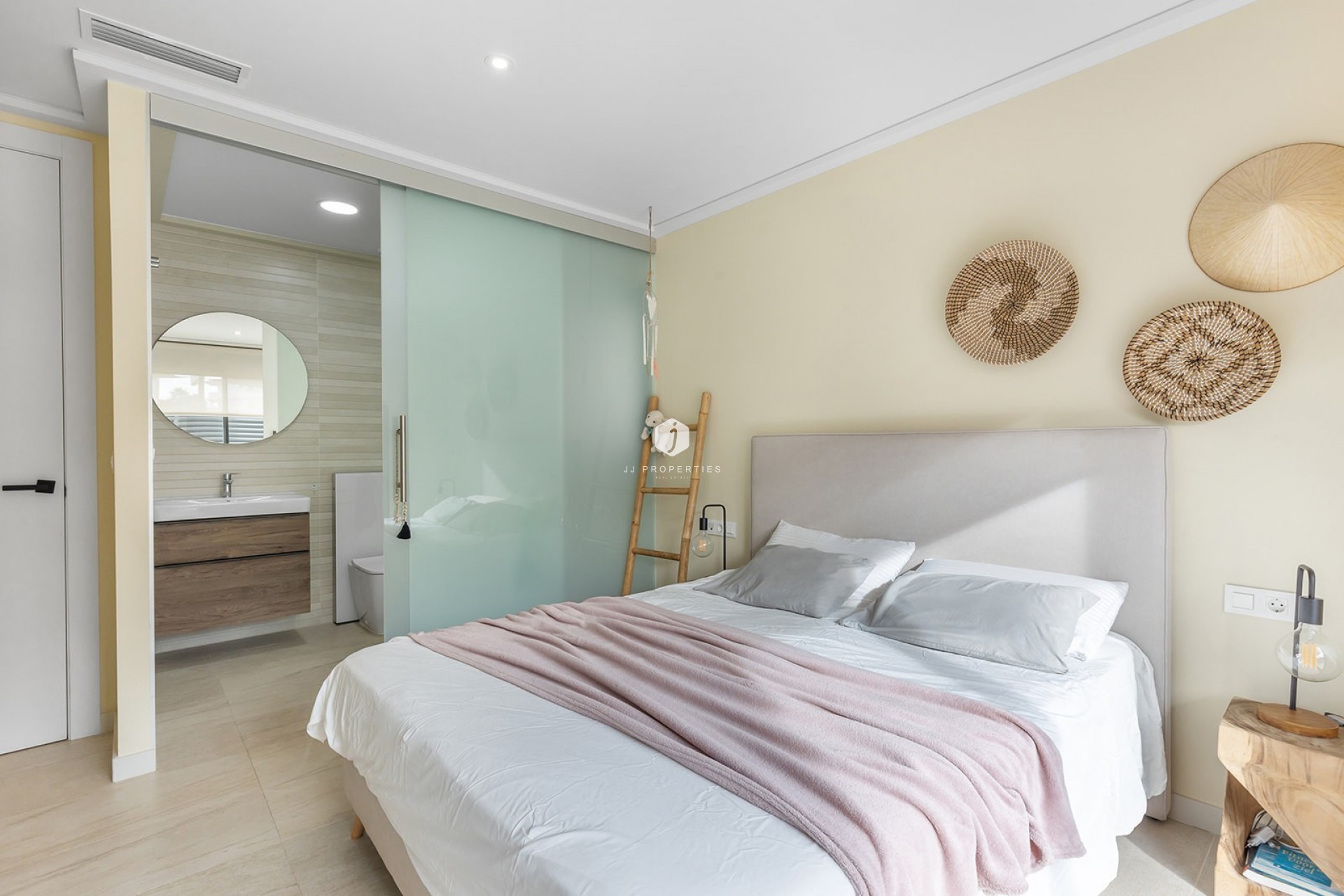 Z drugiej ręki - Mieszkanie w bloku -
Torrevieja - Costa Blanca