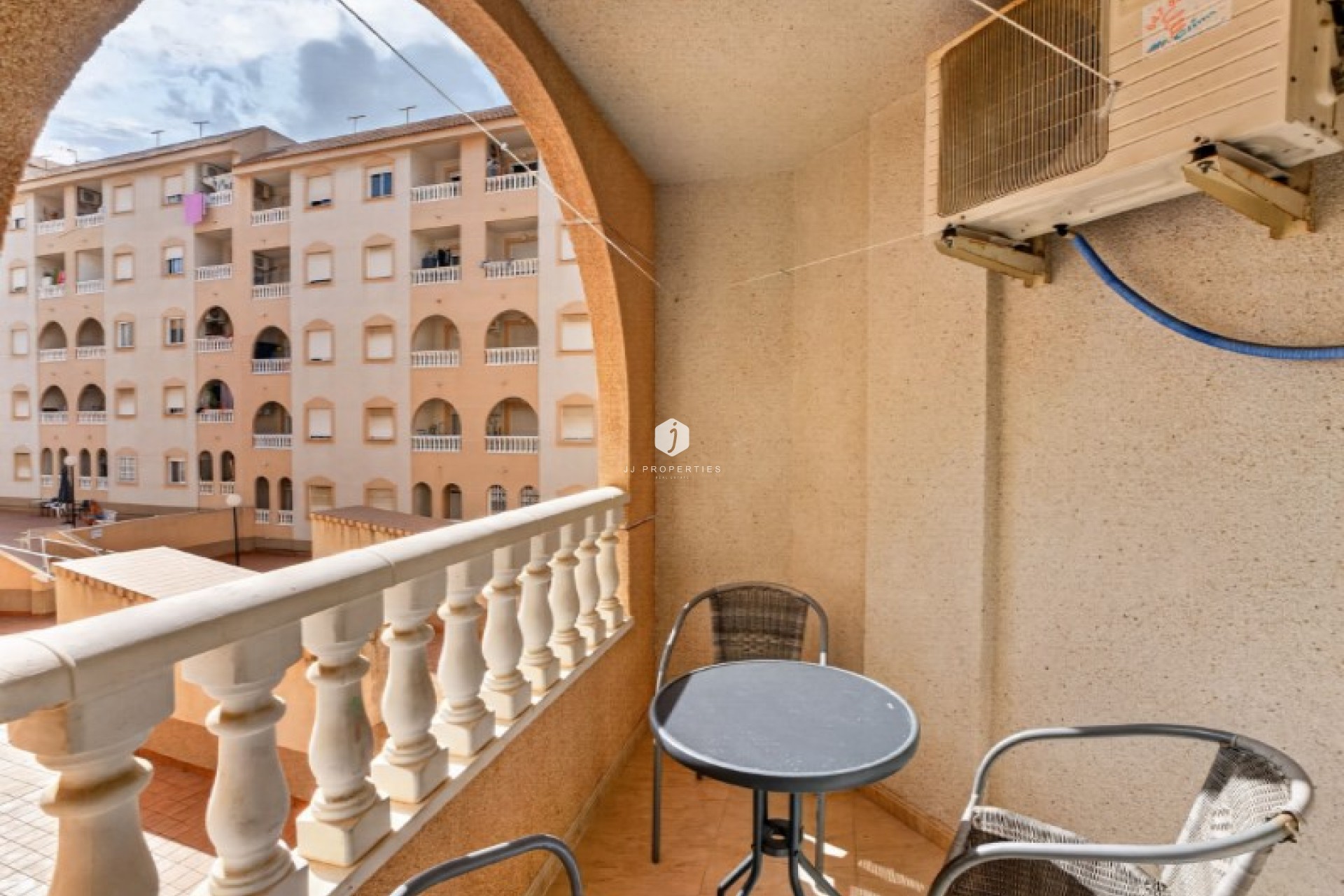 Z drugiej ręki - Mieszkanie w bloku -
Torrevieja - Costa Blanca