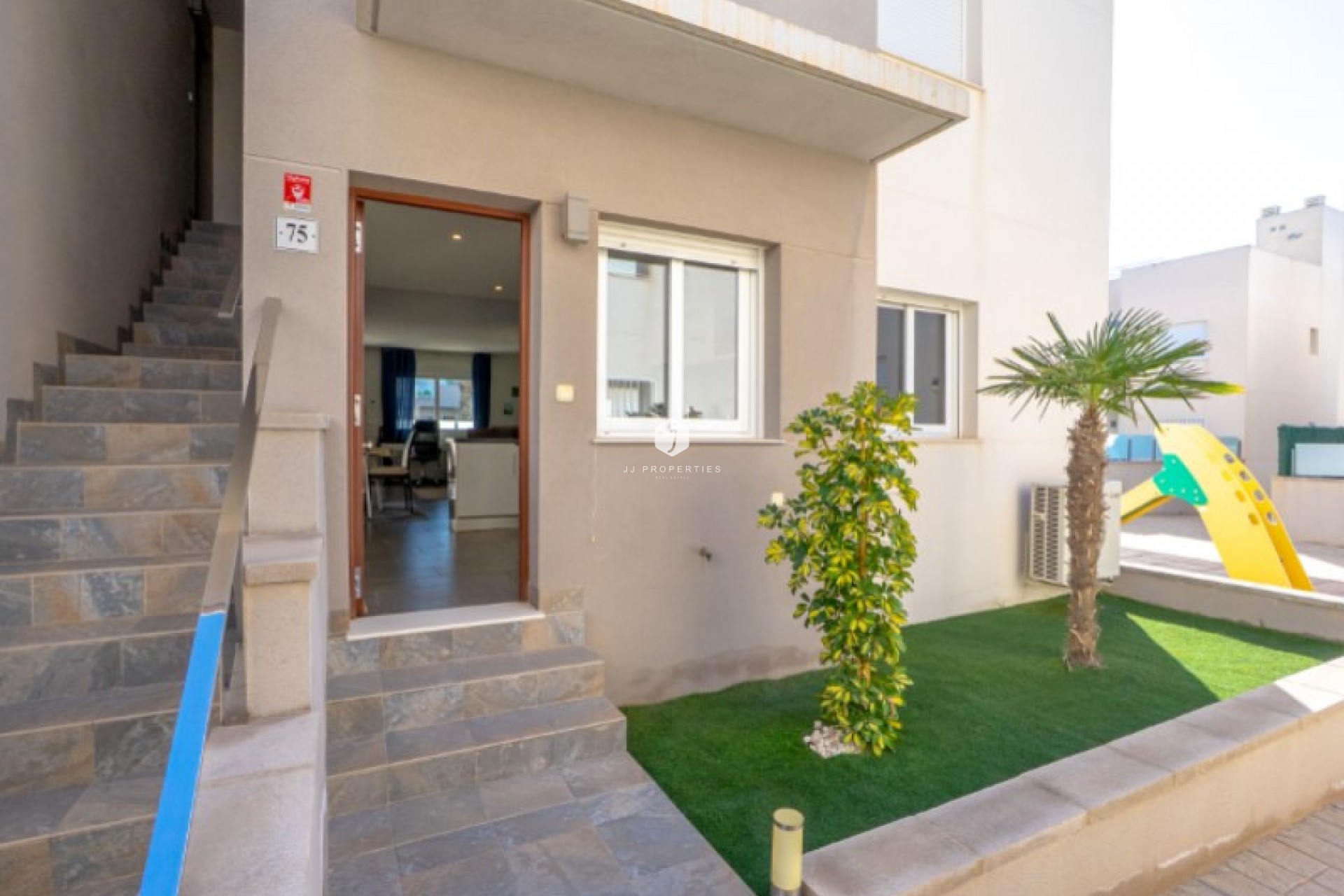 Z drugiej ręki - Mieszkanie w bloku -
Torrevieja - Costa Blanca