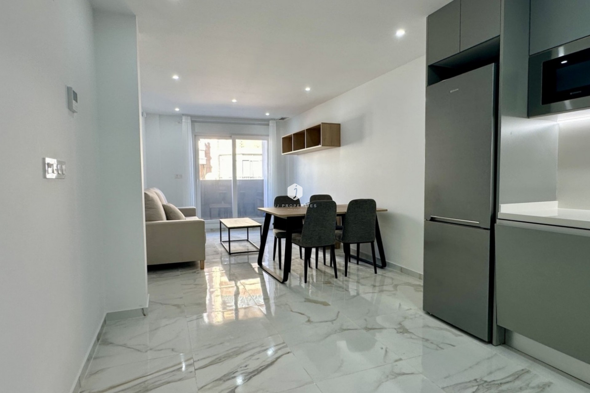 Z drugiej ręki - Mieszkanie w bloku -
Torrevieja - Costa Blanca