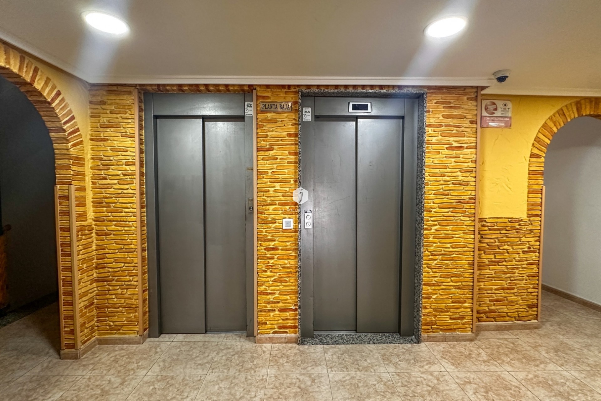 Z drugiej ręki - Mieszkanie w bloku -
Torrevieja - Costa Blanca