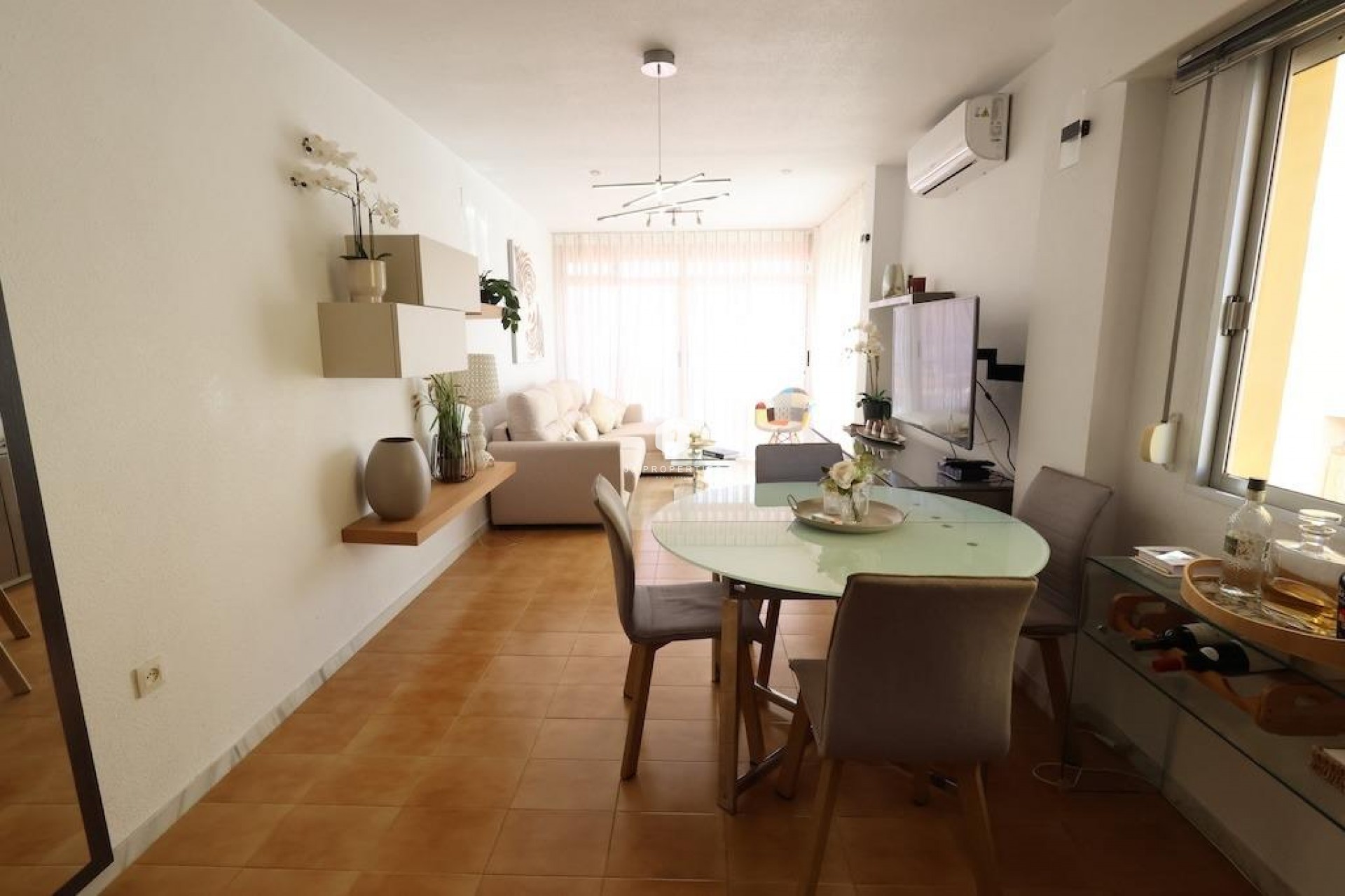 Z drugiej ręki - Mieszkanie w bloku -
Torrevieja - Costa Blanca