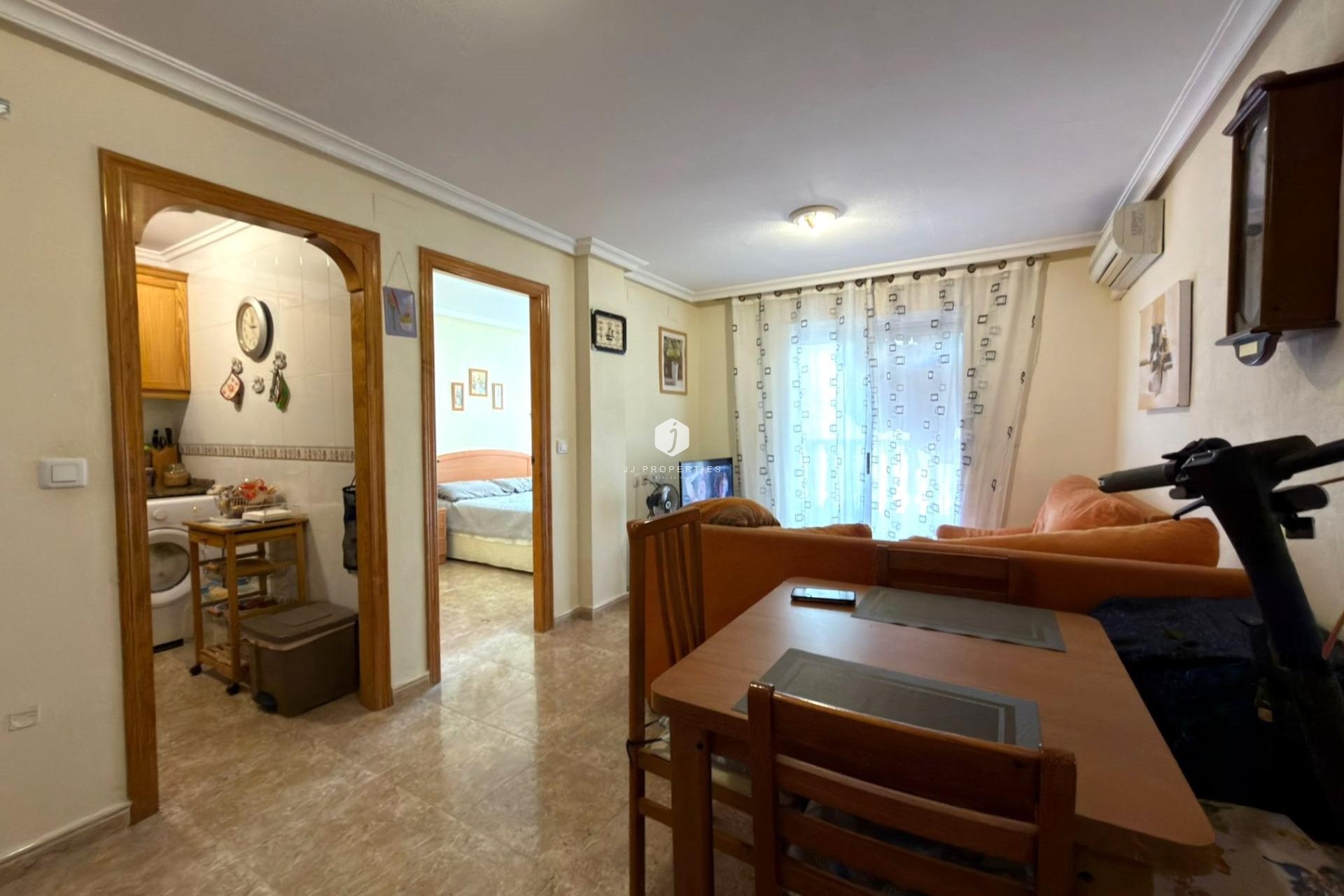 Z drugiej ręki - Mieszkanie w bloku -
Torrevieja - Curva Del Palangre