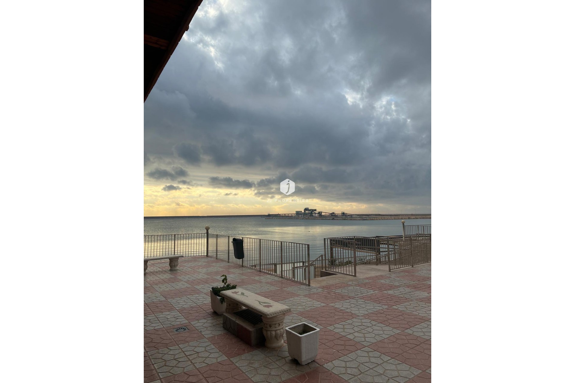 Z drugiej ręki - Mieszkanie w bloku -
Torrevieja - El Acequión - Los Náufragos