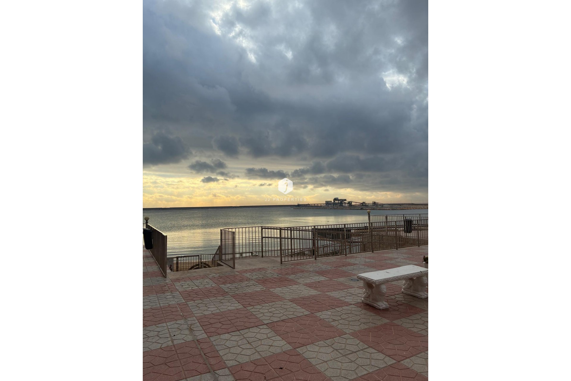 Z drugiej ręki - Mieszkanie w bloku -
Torrevieja - El Acequión - Los Náufragos