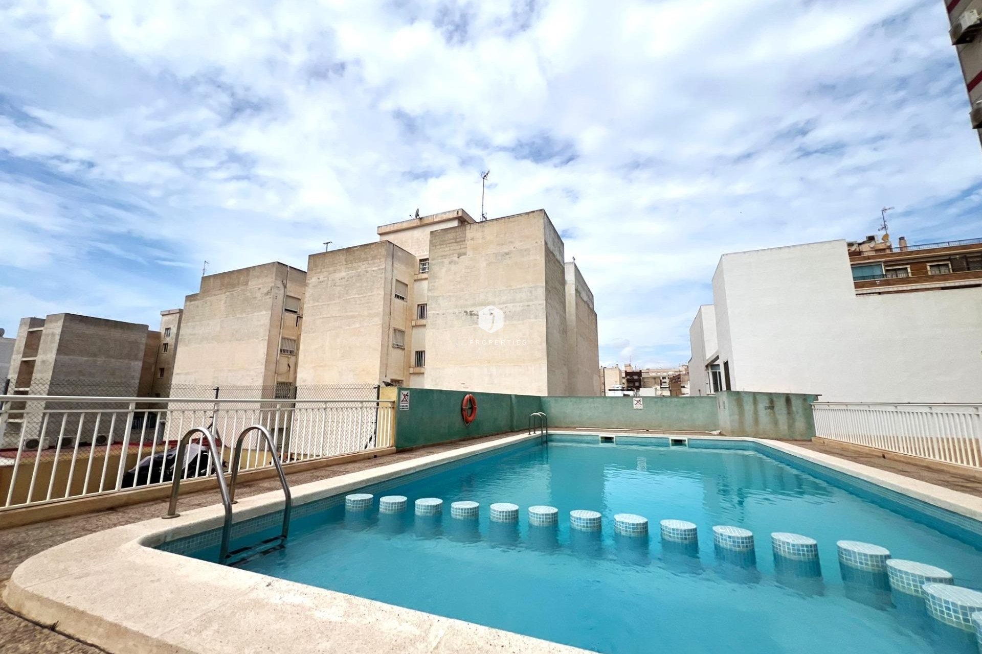 Z drugiej ręki - Mieszkanie w bloku -
Torrevieja - El molino