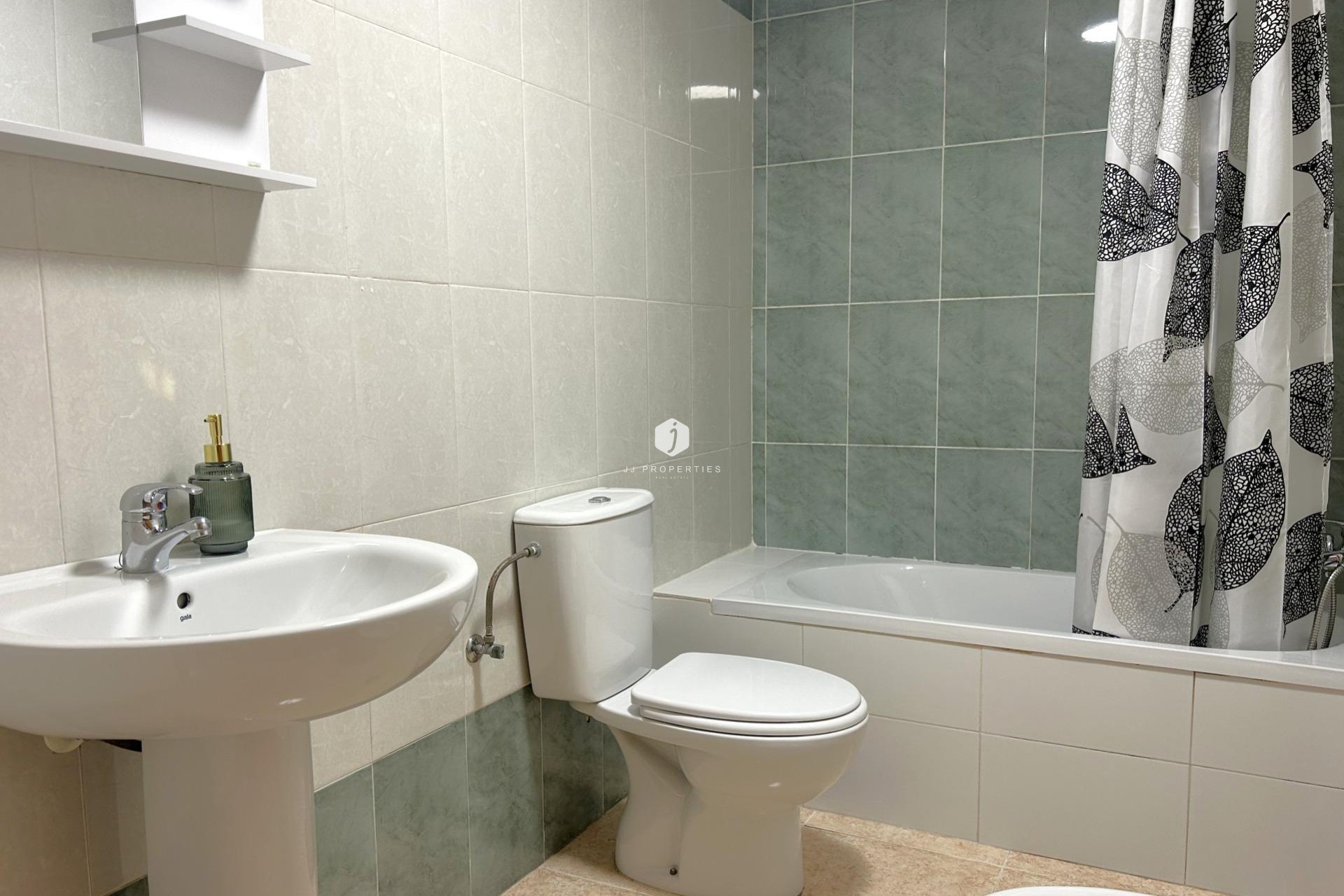 Z drugiej ręki - Mieszkanie w bloku -
Torrevieja - El molino