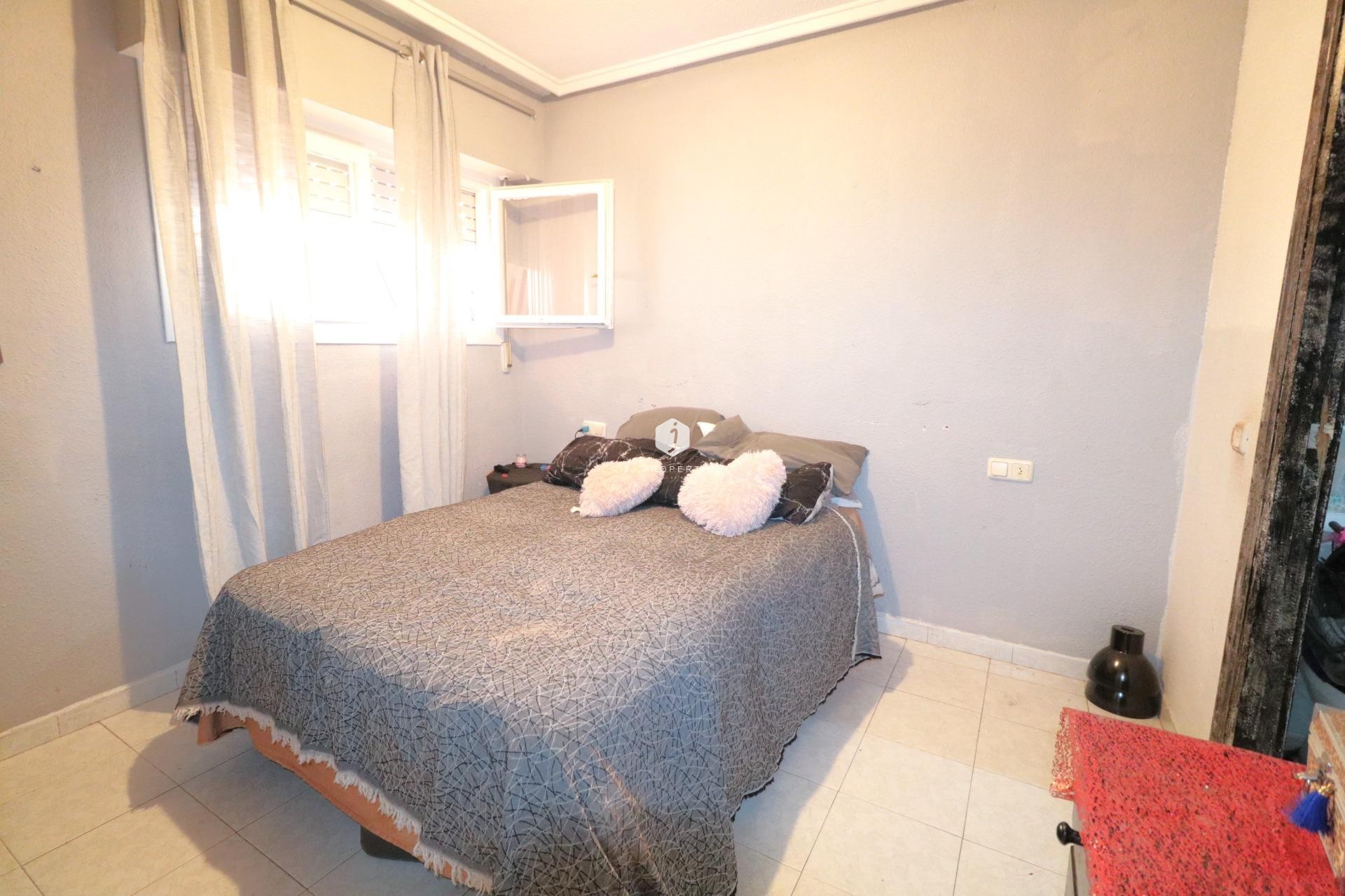 Z drugiej ręki - Mieszkanie w bloku -
Torrevieja - El molino