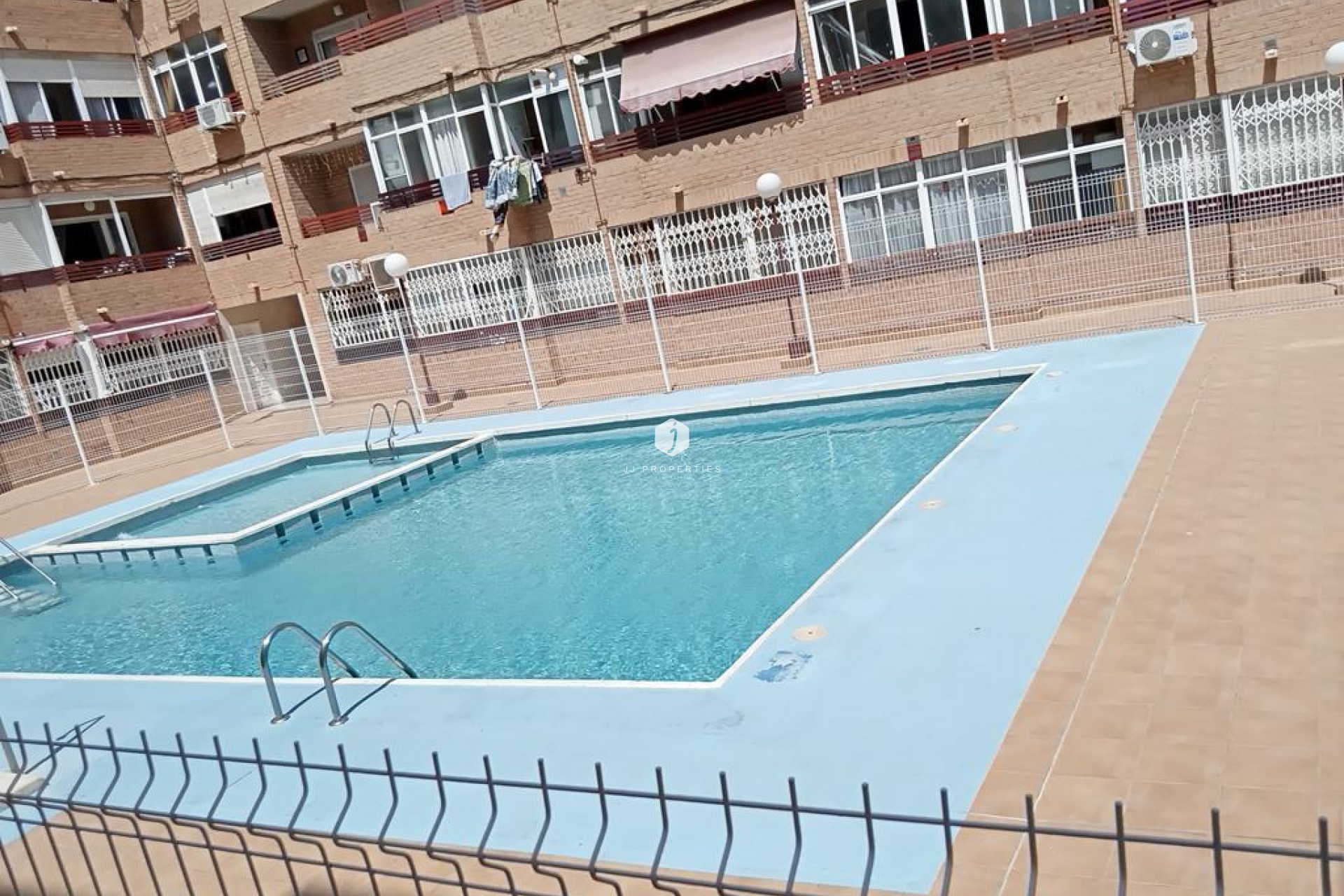Z drugiej ręki - Mieszkanie w bloku -
Torrevieja - El molino