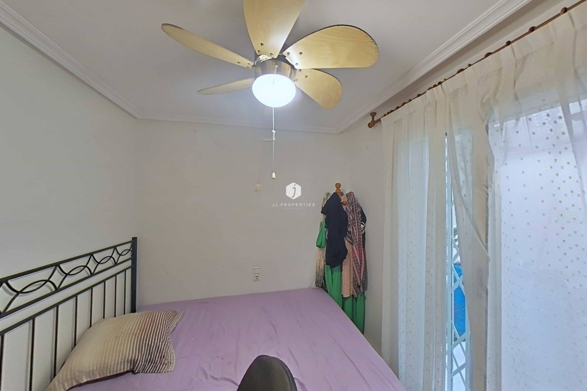 Z drugiej ręki - Mieszkanie w bloku -
Torrevieja - Estacion de autobuses