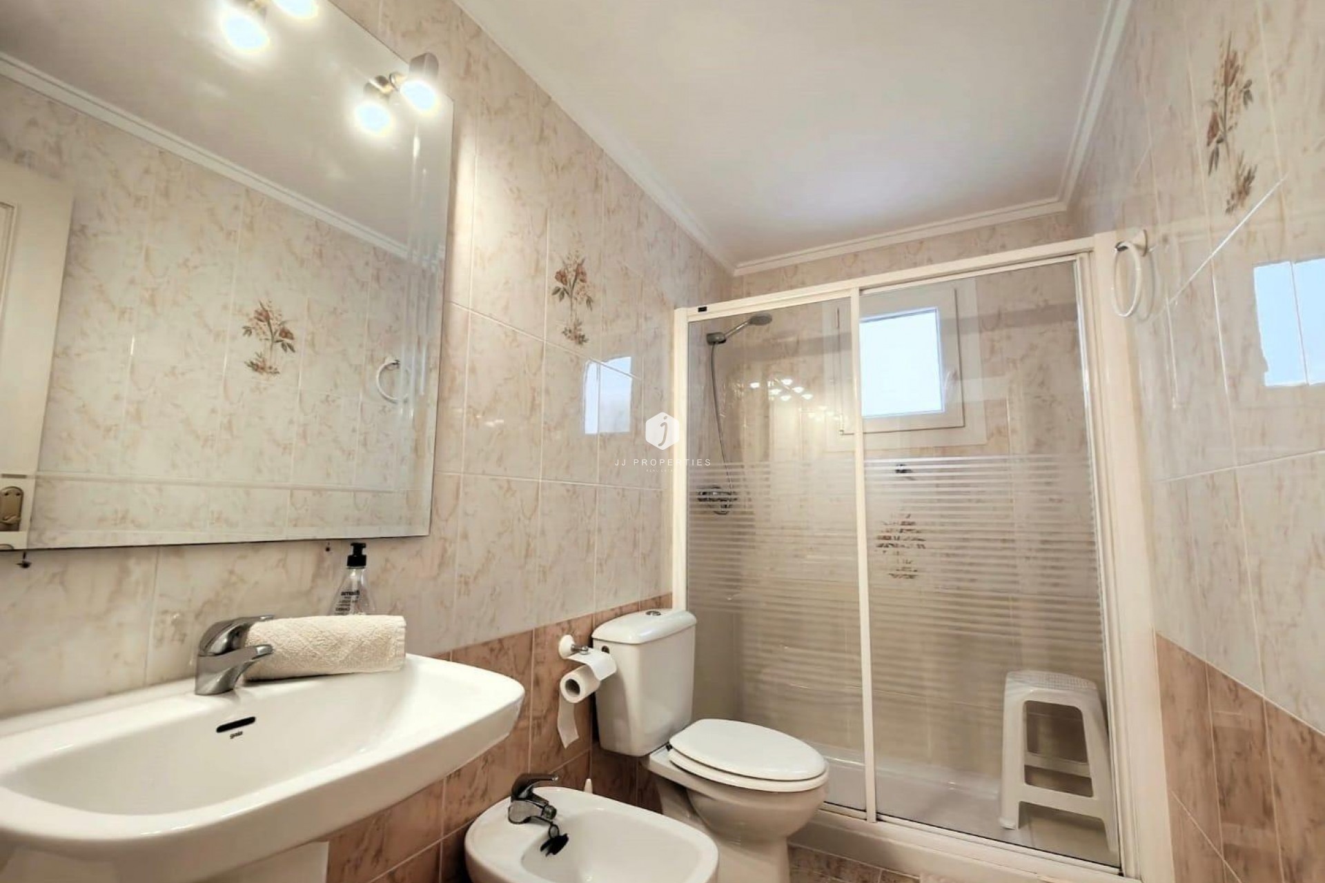 Z drugiej ręki - Mieszkanie w bloku -
Torrevieja - Estacion de autobuses