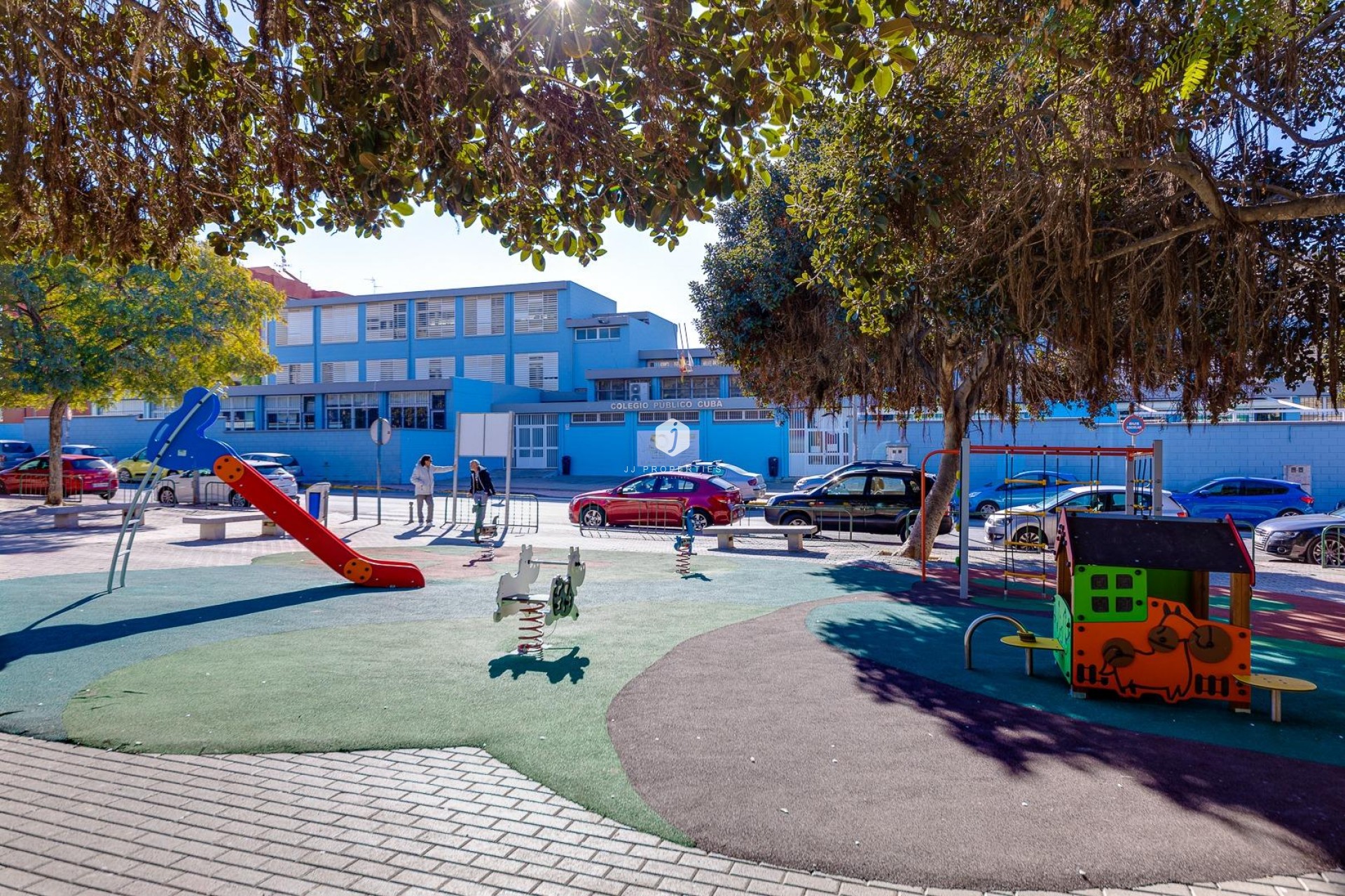 Z drugiej ręki - Mieszkanie w bloku -
Torrevieja - Estacion de autobuses