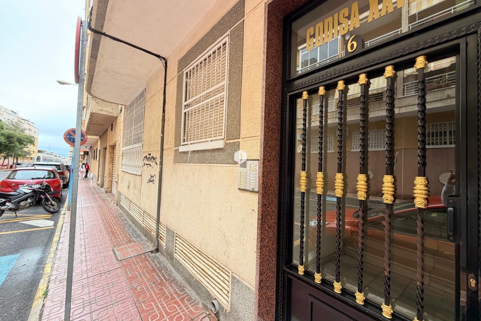 Z drugiej ręki - Mieszkanie w bloku -
Torrevieja - Estacion de autobuses