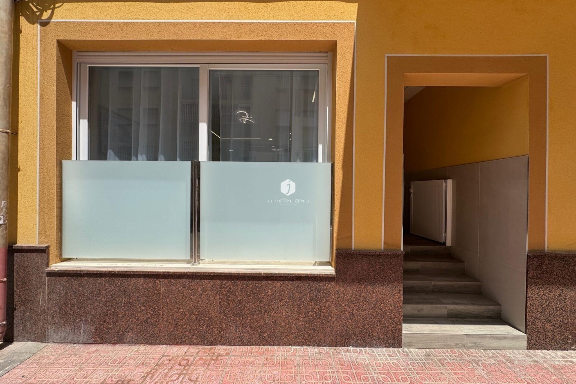 Z drugiej ręki - Mieszkanie w bloku -
Torrevieja - Estacion de autobuses