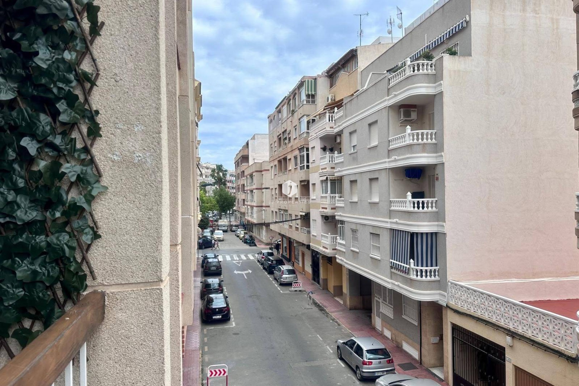 Z drugiej ręki - Mieszkanie w bloku -
Torrevieja - Estacion de autobuses