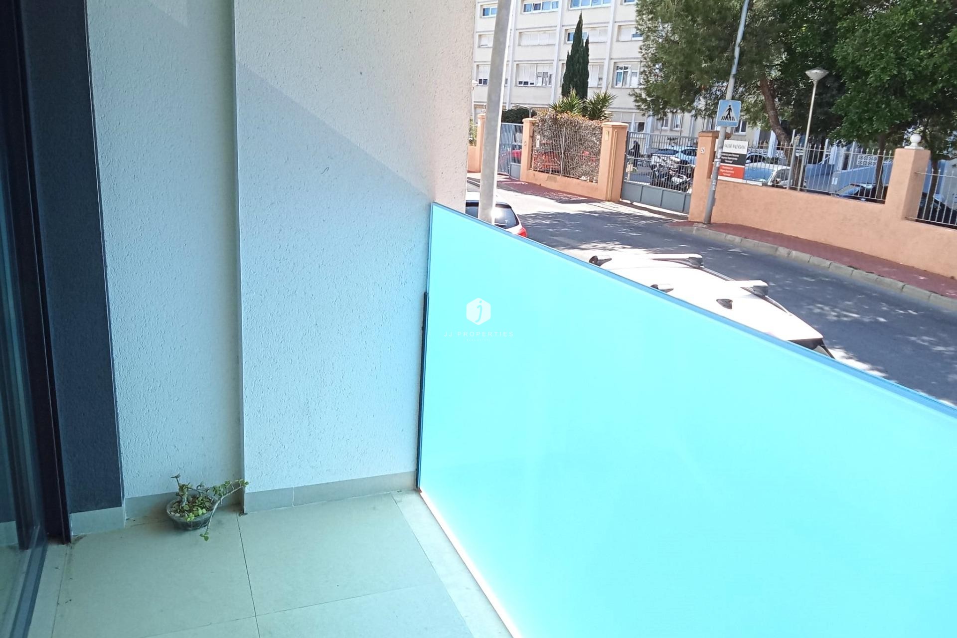 Z drugiej ręki - Mieszkanie w bloku -
Torrevieja - Estacion de autobuses
