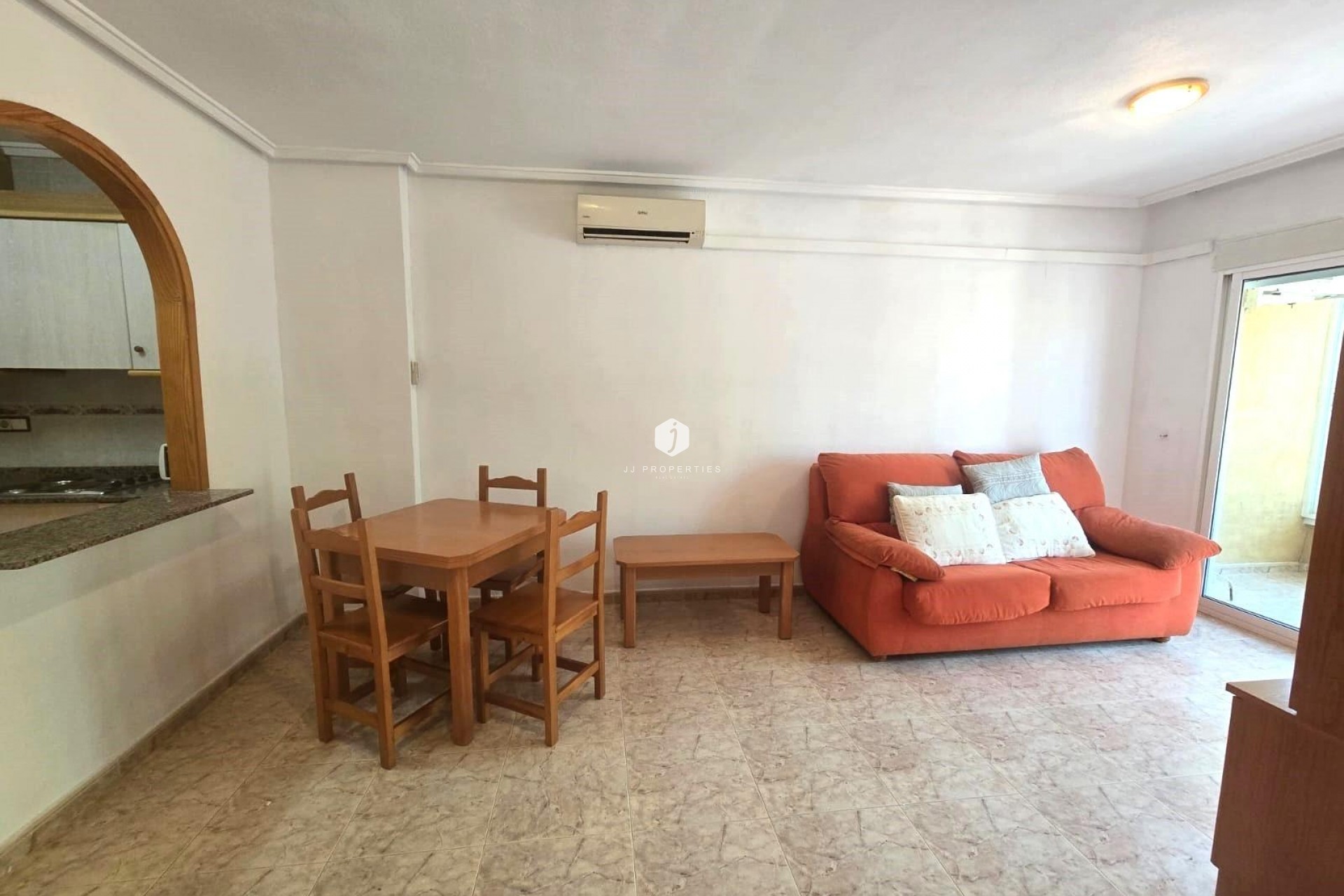 Z drugiej ręki - Mieszkanie w bloku -
Torrevieja - Habaneras