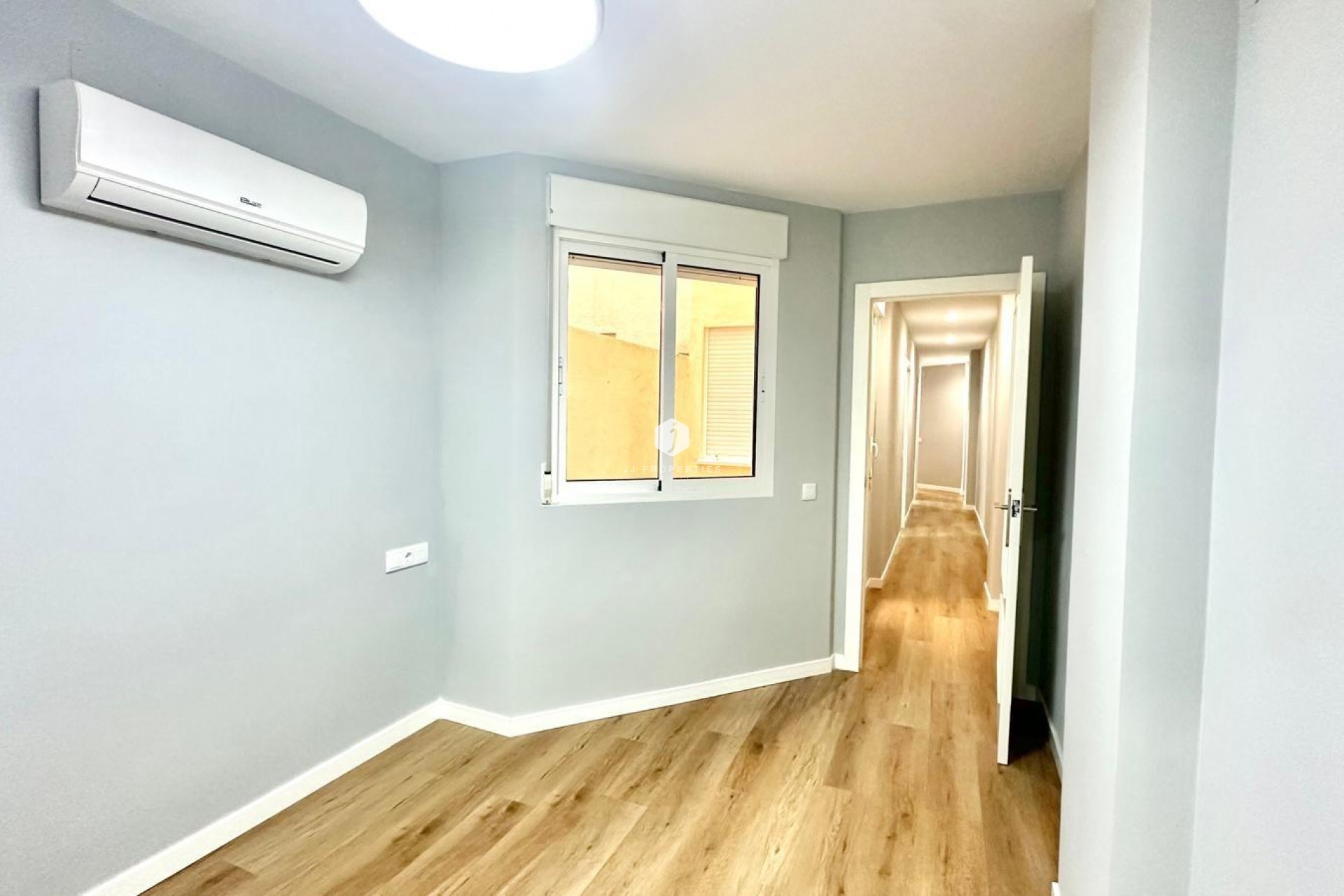 Z drugiej ręki - Mieszkanie w bloku -
Torrevieja - La Mata Pueblo
