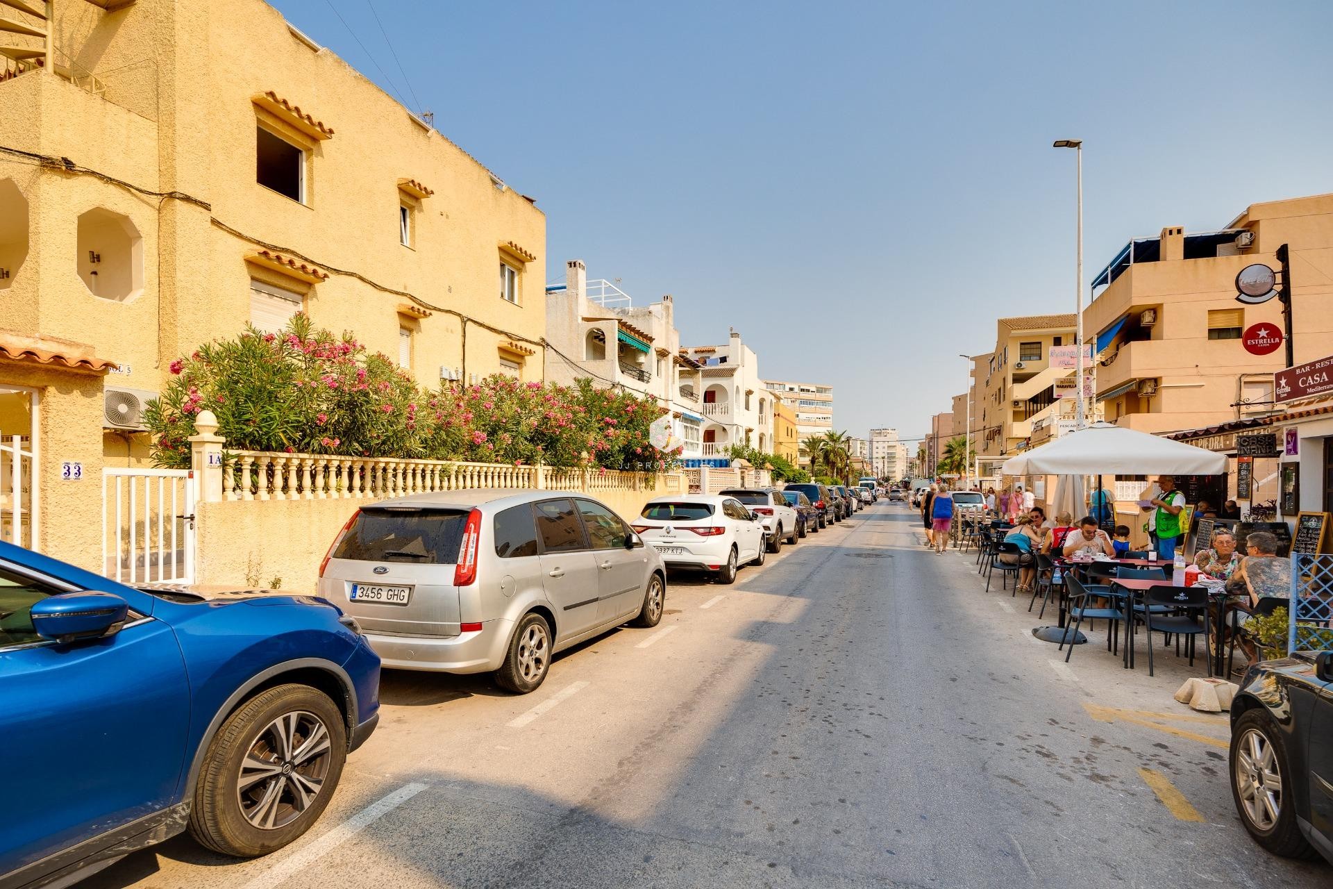 Z drugiej ręki - Mieszkanie w bloku -
Torrevieja - La Mata