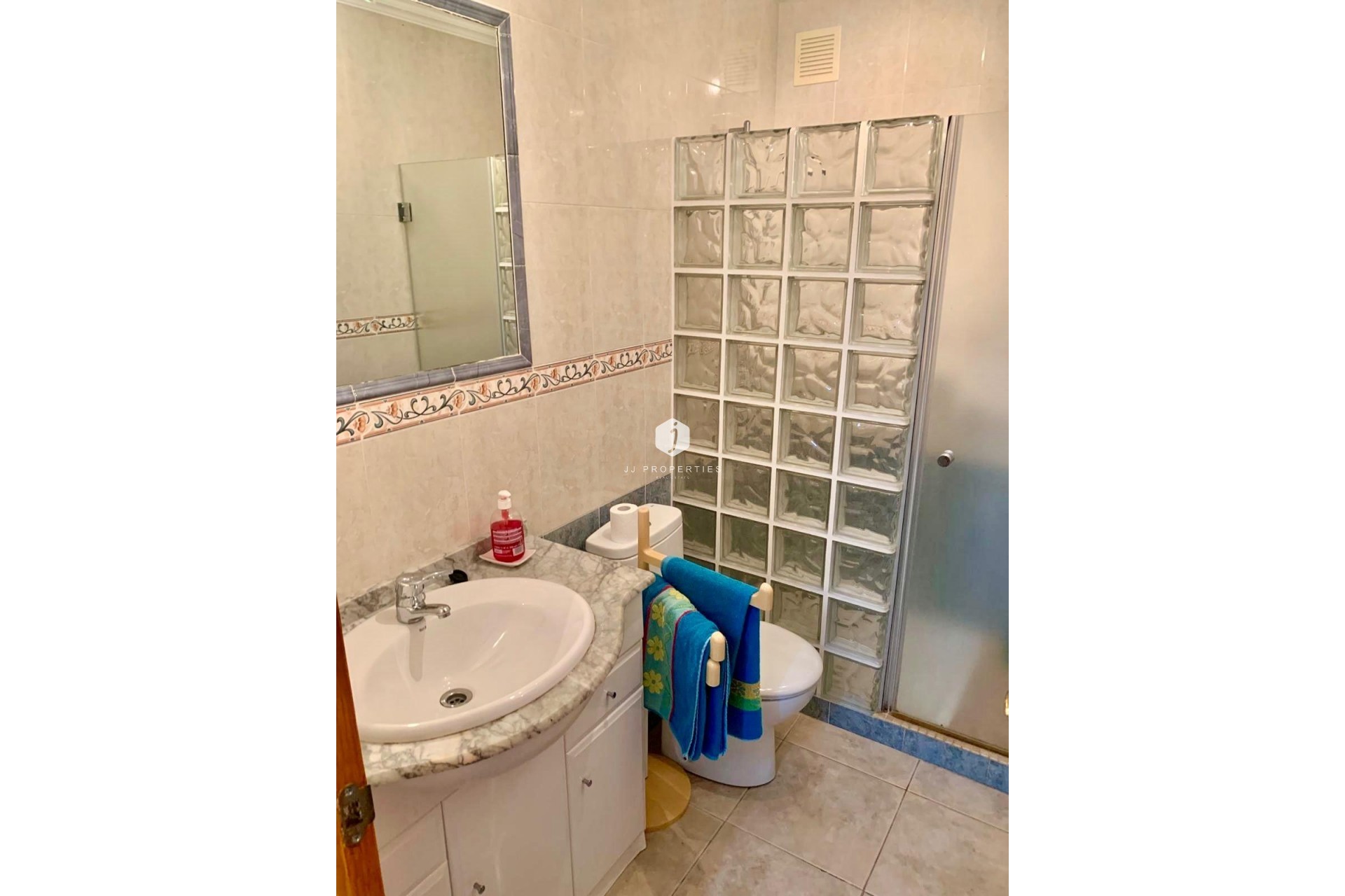 Z drugiej ręki - Mieszkanie w bloku -
Torrevieja - La Mata