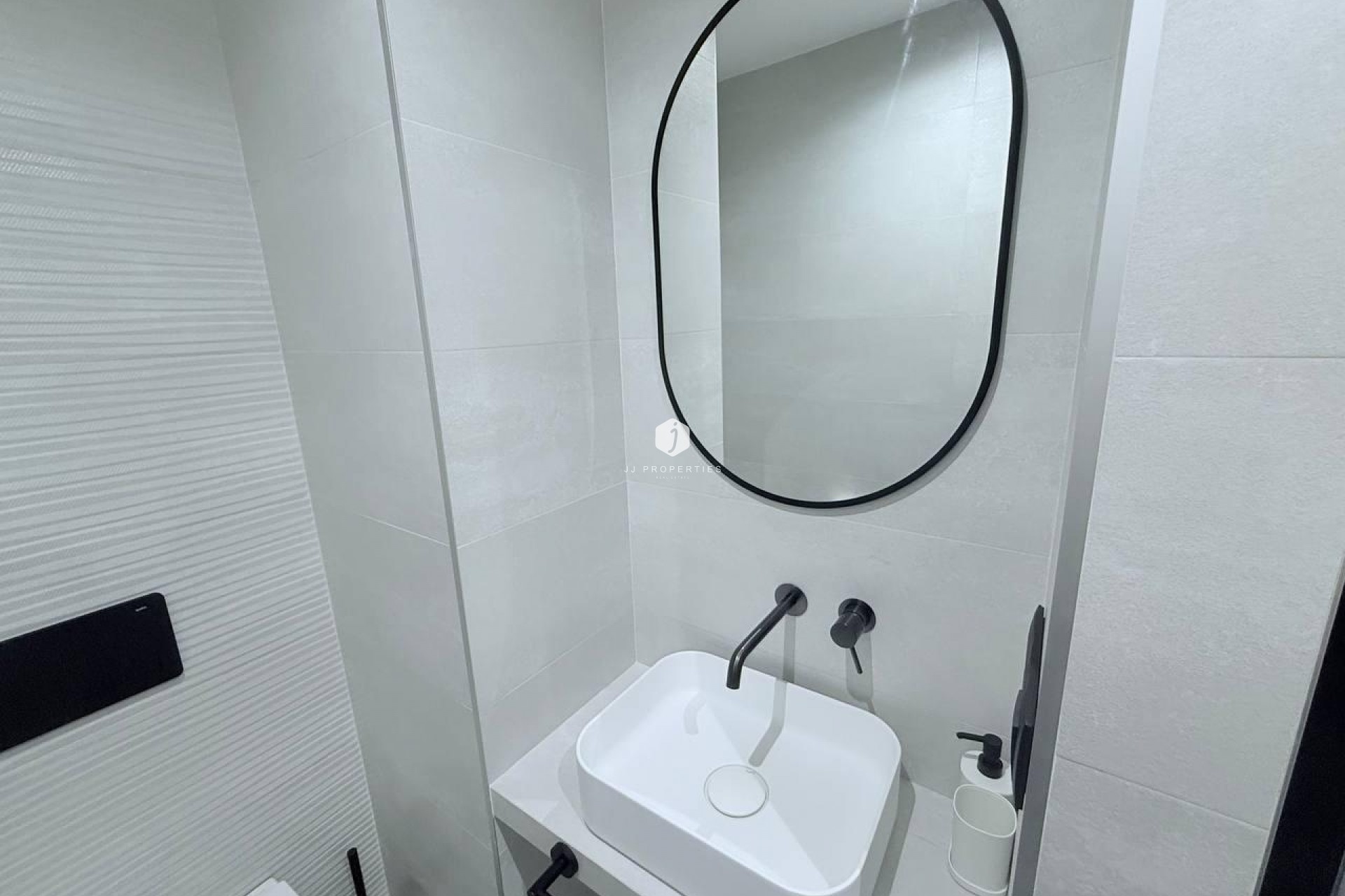 Z drugiej ręki - Mieszkanie w bloku -
Torrevieja - La Mata