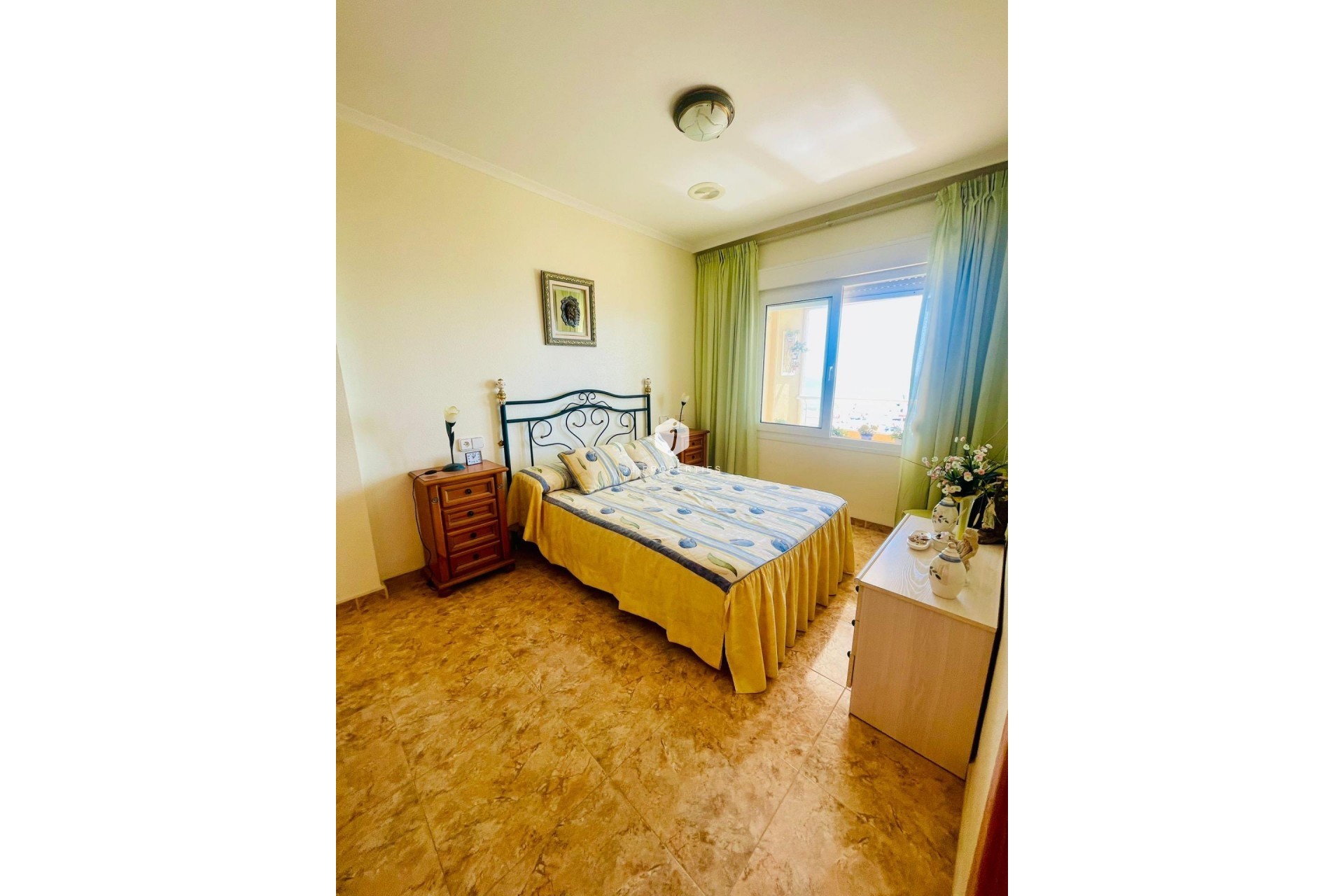 Z drugiej ręki - Mieszkanie w bloku -
Torrevieja - La Mata