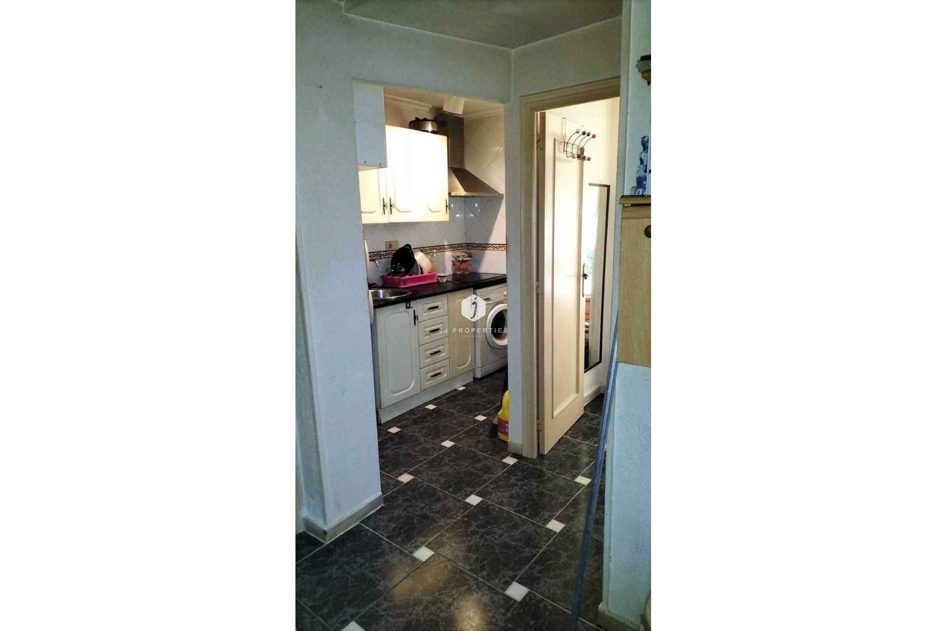 Z drugiej ręki - Mieszkanie w bloku -
Torrevieja - La Mata