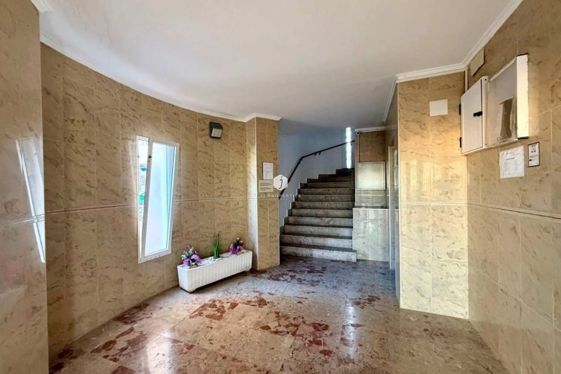 Z drugiej ręki - Mieszkanie w bloku -
Torrevieja - La Mata