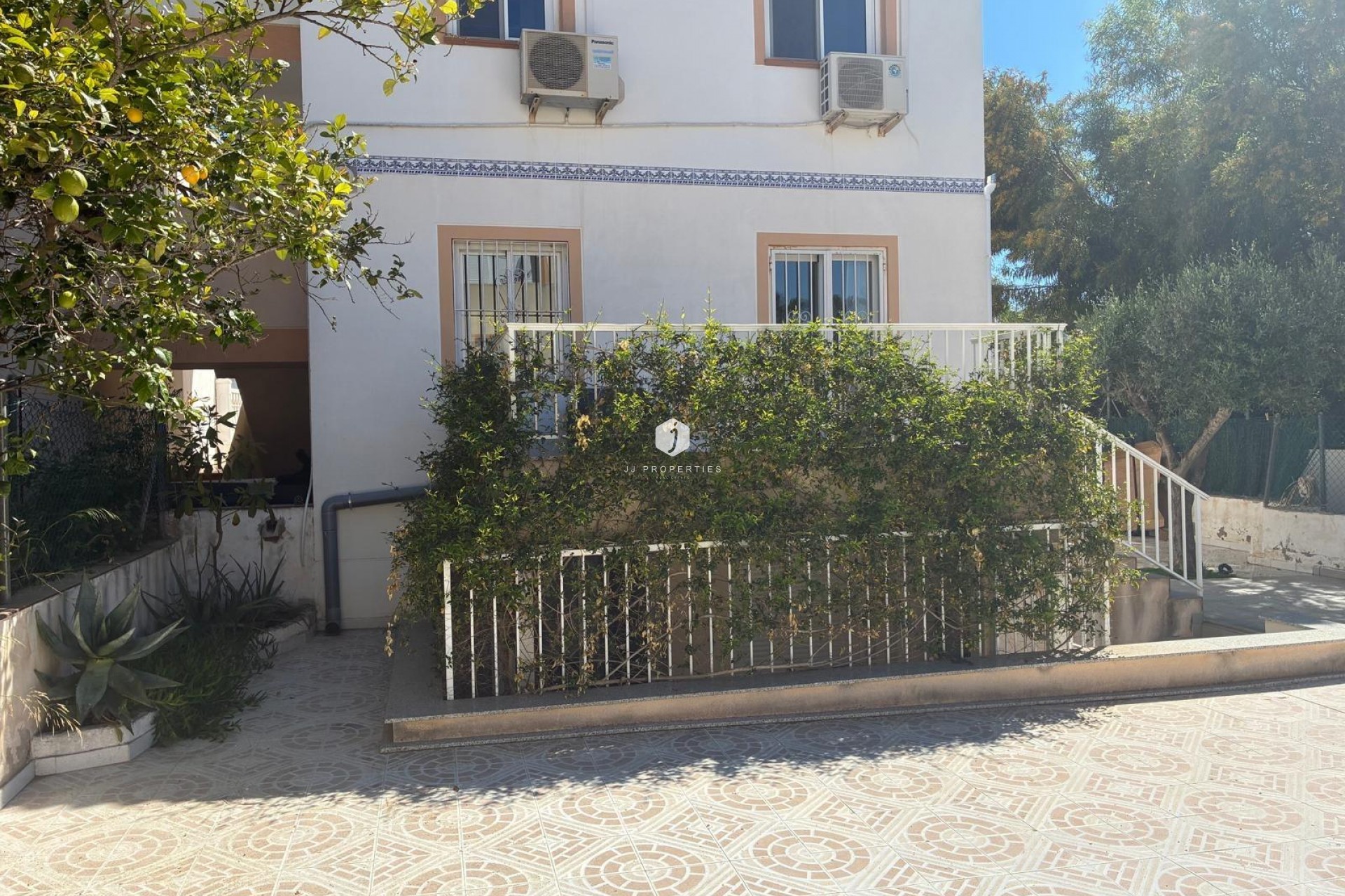 Z drugiej ręki - Mieszkanie w bloku -
Torrevieja - La Mata