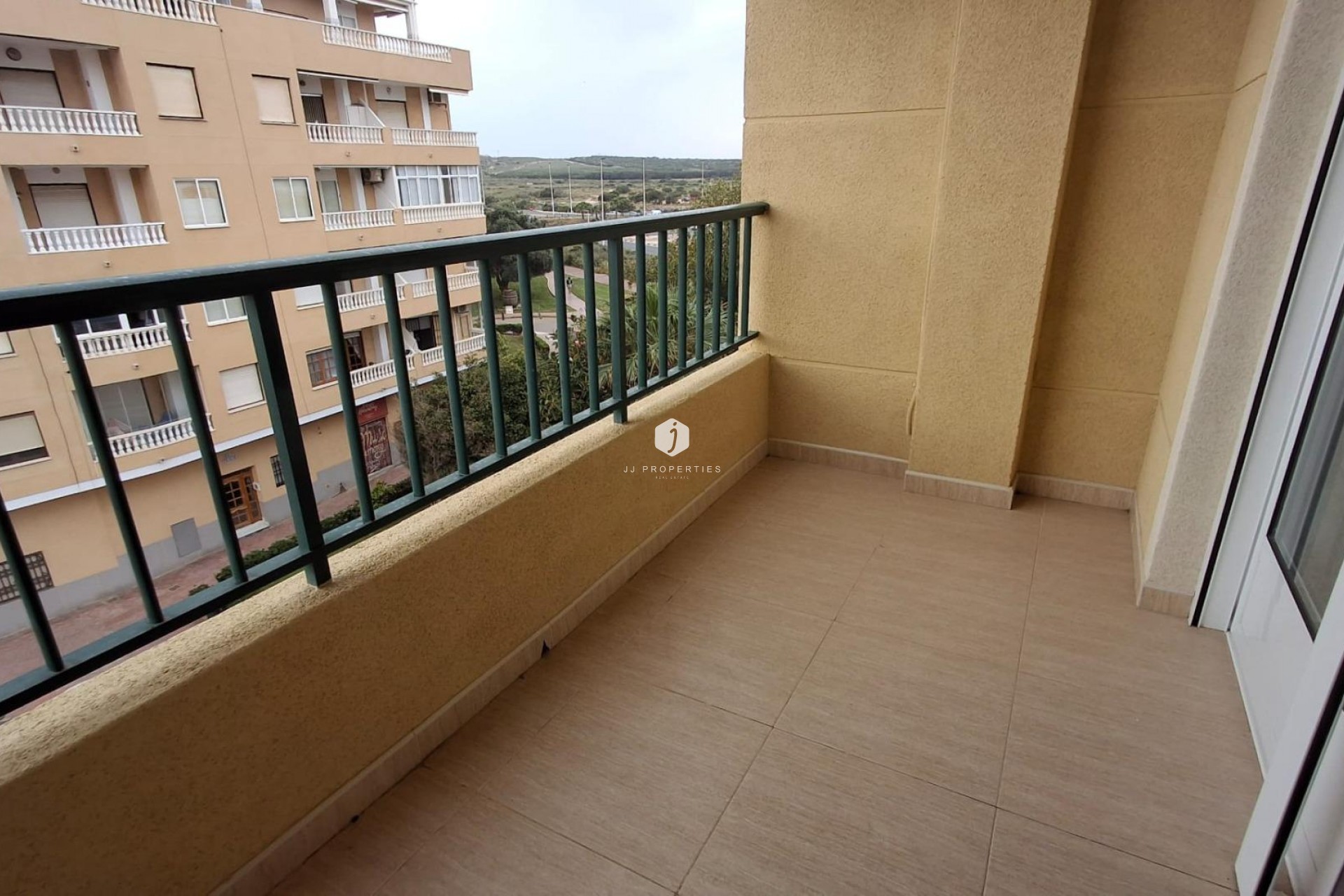 Z drugiej ręki - Mieszkanie w bloku -
Torrevieja - La Mata