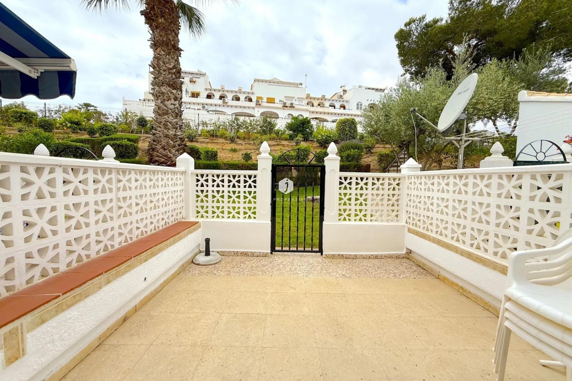 Z drugiej ręki - Mieszkanie w bloku -
Torrevieja - La Mata