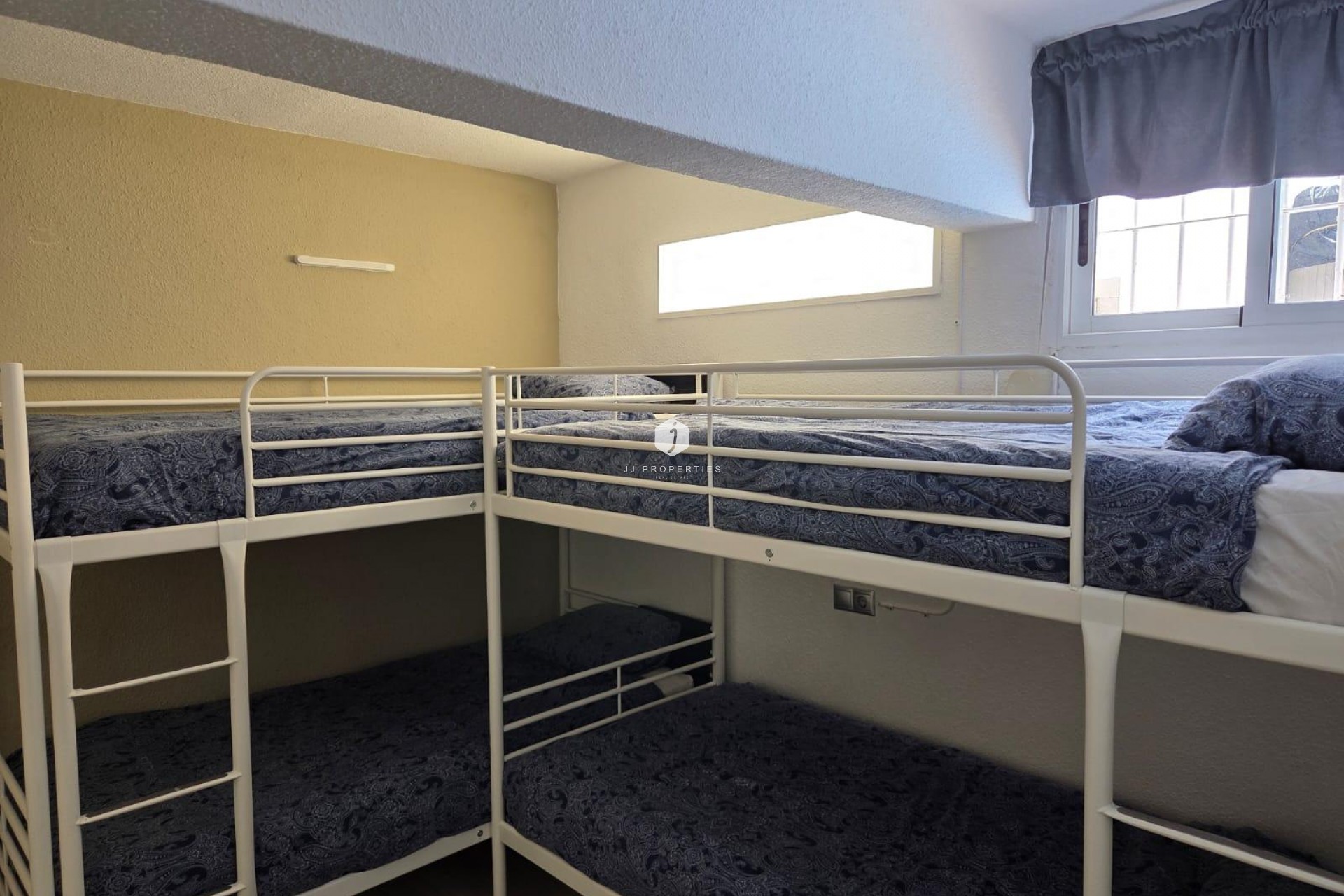 Z drugiej ręki - Mieszkanie w bloku -
Torrevieja - La Mata