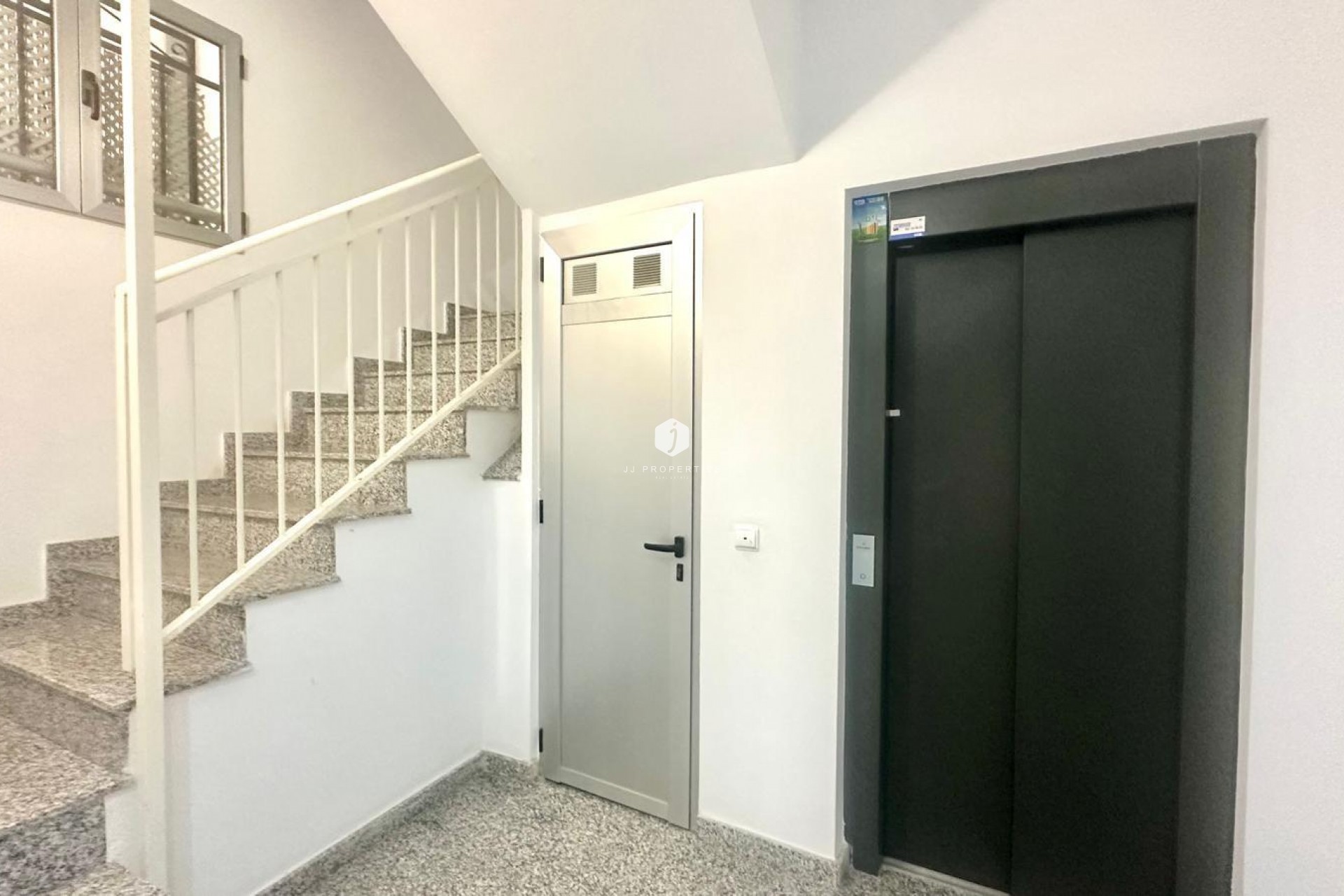 Z drugiej ręki - Mieszkanie w bloku -
Torrevieja - La Mata