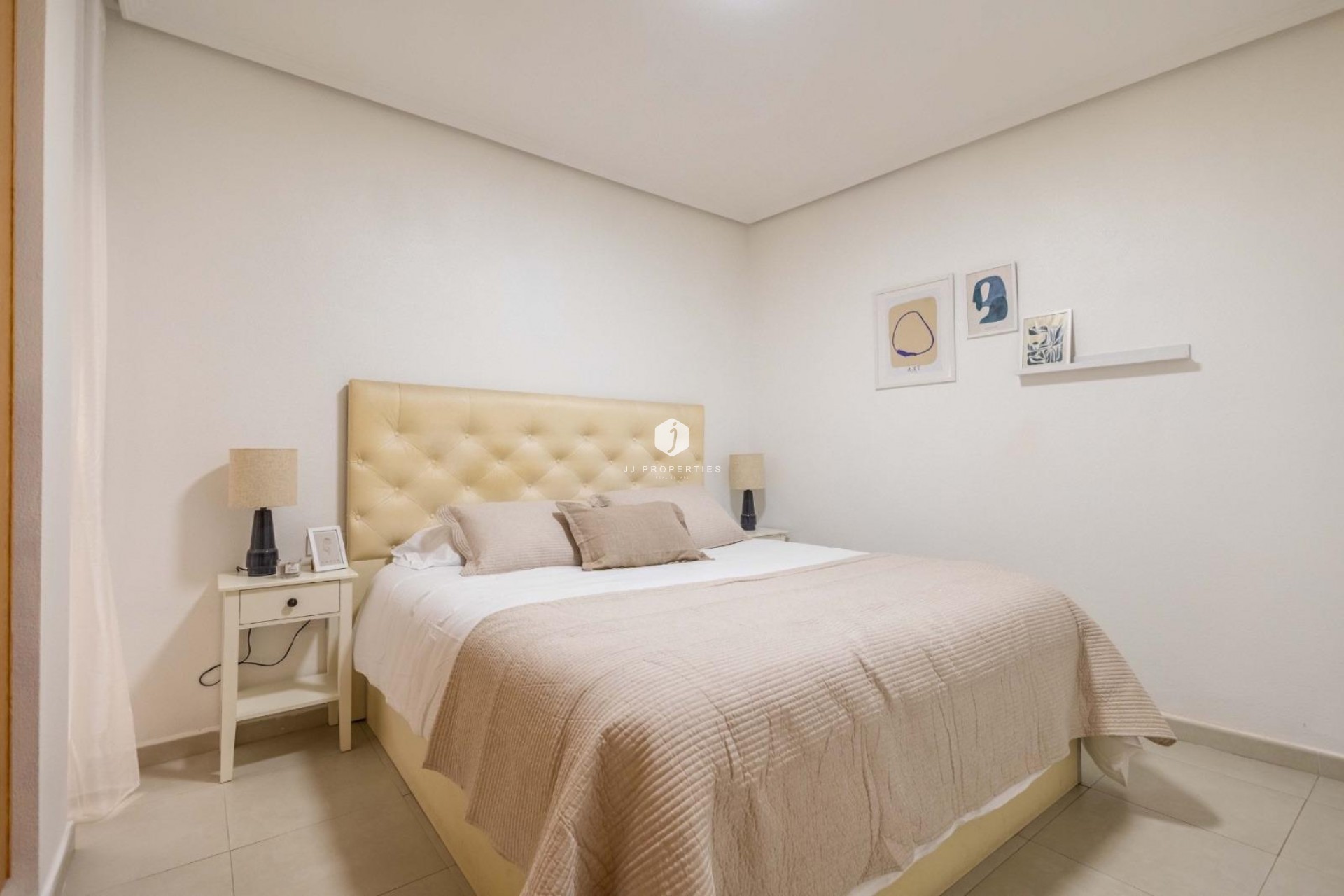 Z drugiej ręki - Mieszkanie w bloku -
Torrevieja - Las calas