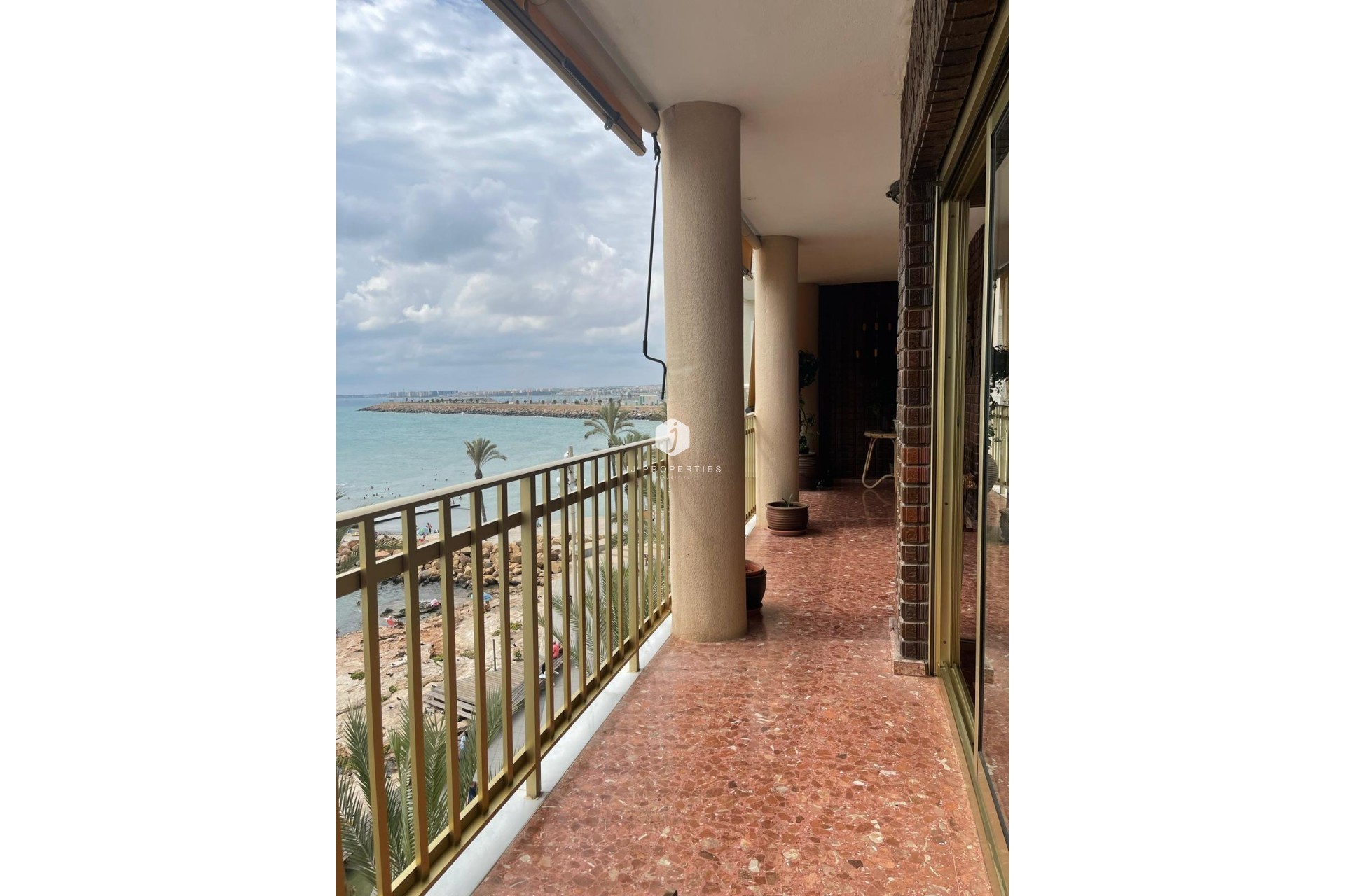 Z drugiej ręki - Mieszkanie w bloku -
Torrevieja - Las Piscinas Naturales