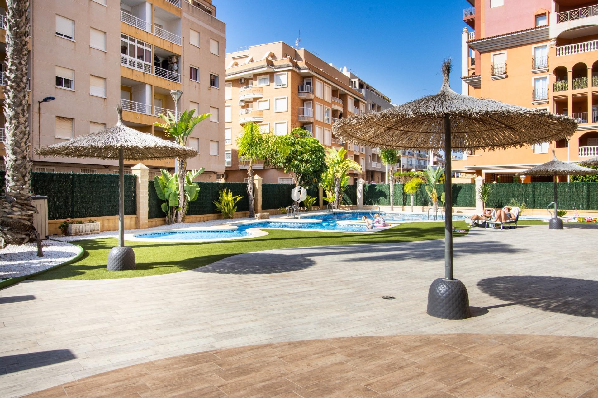Z drugiej ręki - Mieszkanie w bloku -
Torrevieja - Los Frutales