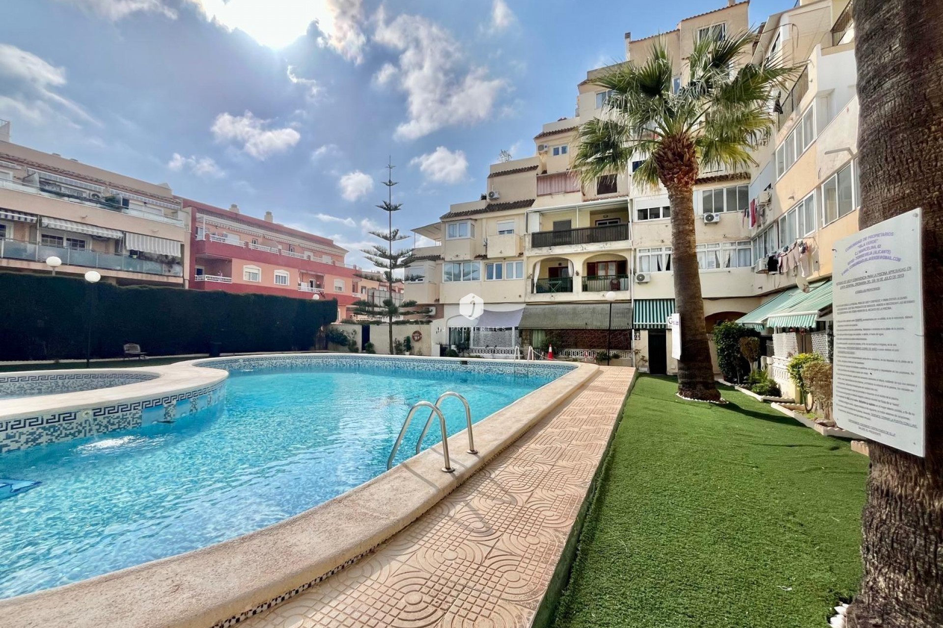 Z drugiej ręki - Mieszkanie w bloku -
Torrevieja - Nueva Torrevieja