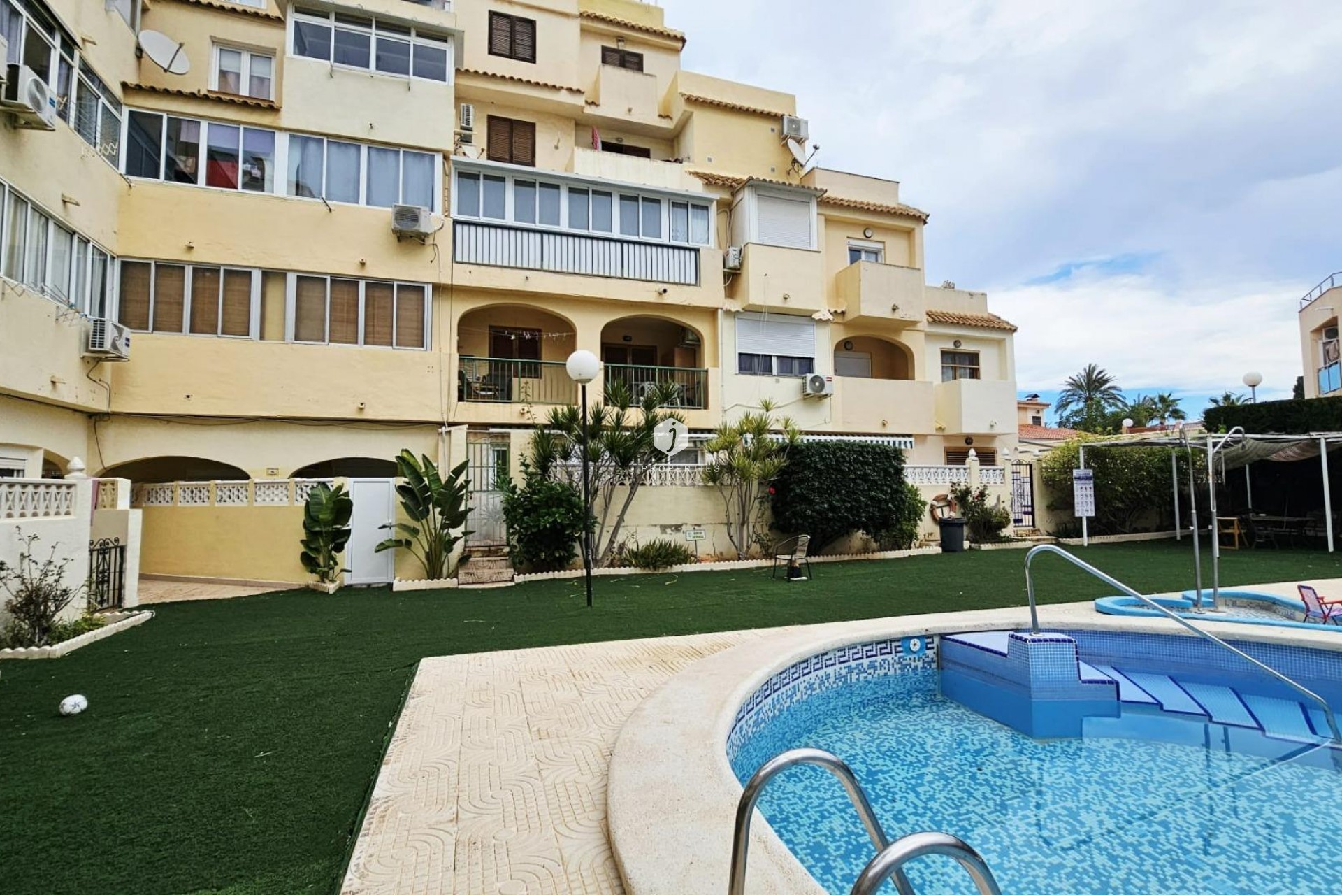 Z drugiej ręki - Mieszkanie w bloku -
Torrevieja - Nueva Torrevieja