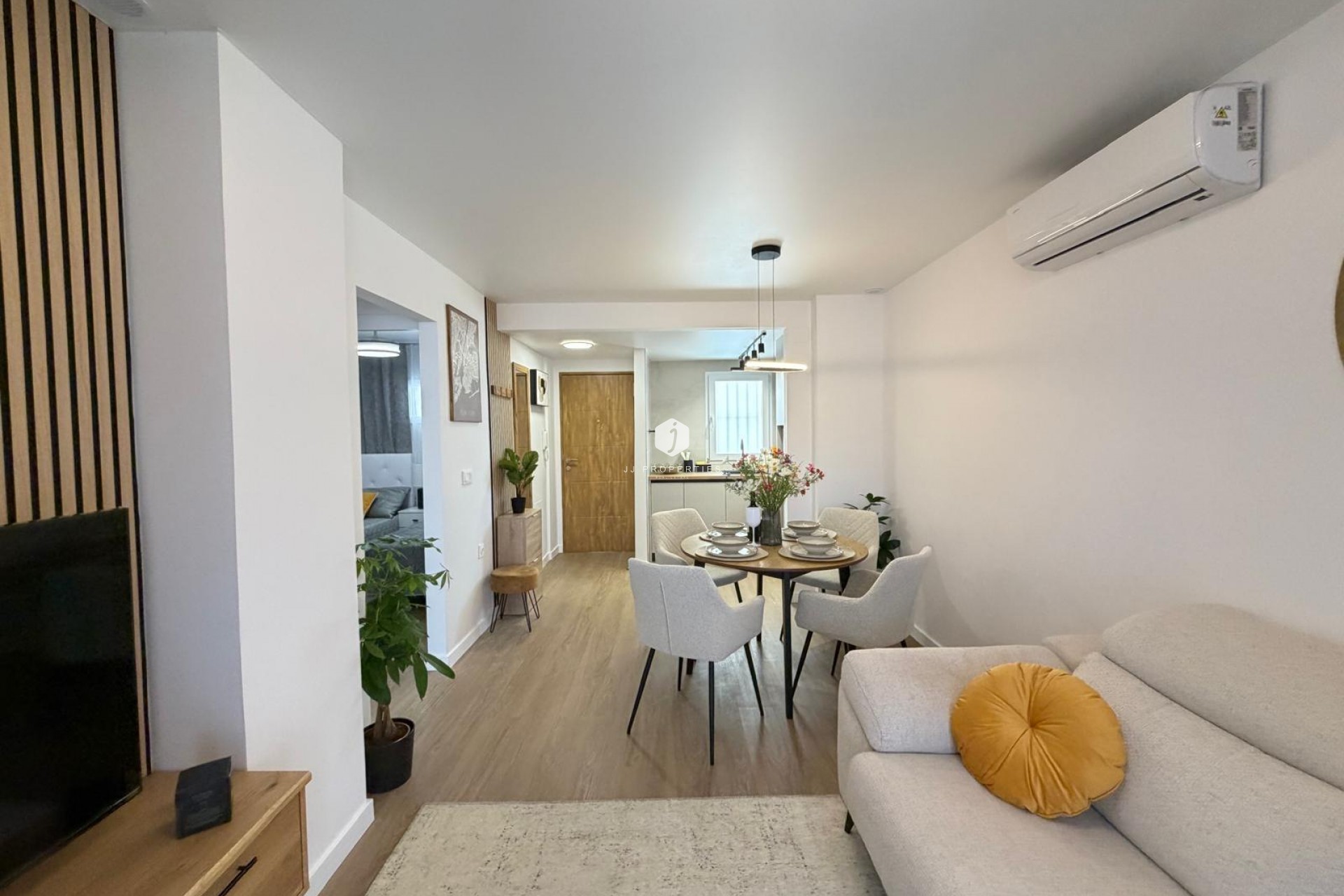 Z drugiej ręki - Mieszkanie w bloku -
Torrevieja - Nueva Torrevieja