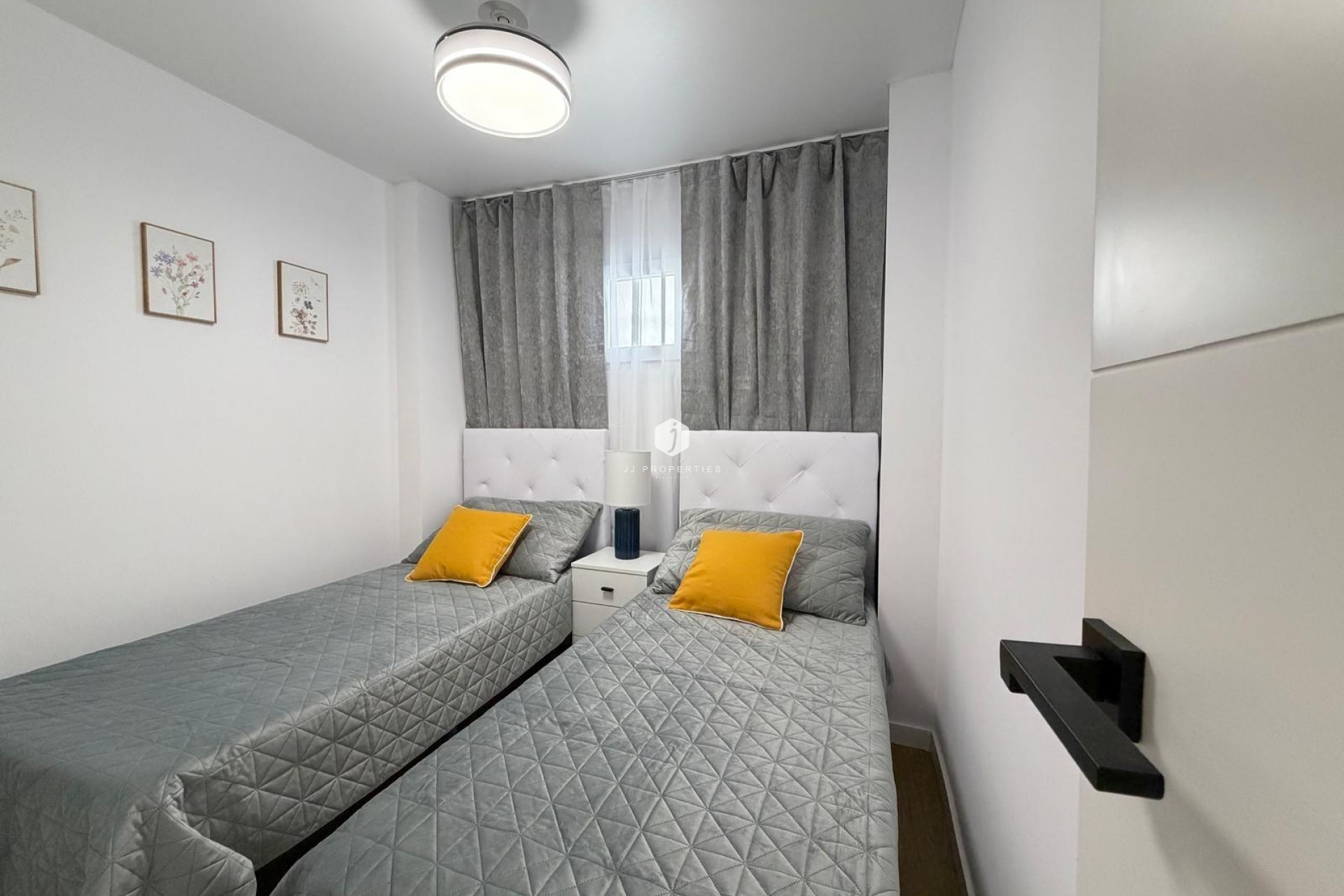 Z drugiej ręki - Mieszkanie w bloku -
Torrevieja - Nueva Torrevieja