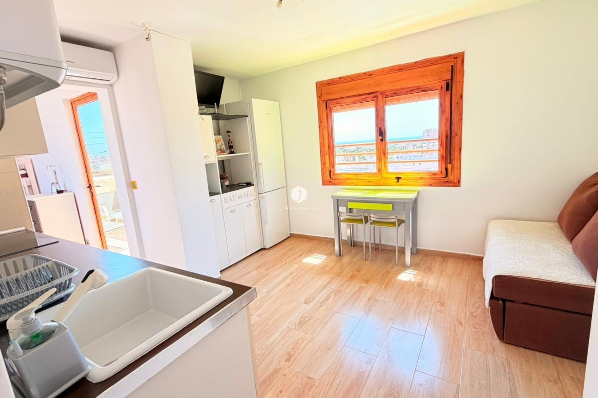Z drugiej ręki - Mieszkanie w bloku -
Torrevieja - Nueva Torrevieja