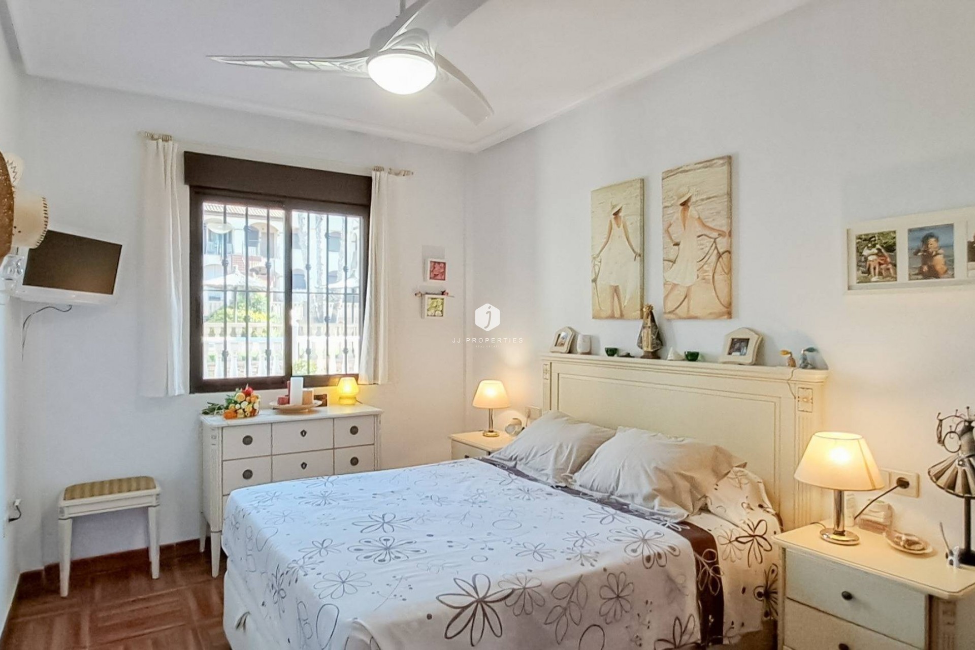 Z drugiej ręki - Mieszkanie w bloku -
Torrevieja - Parque Acuático - Sector 25