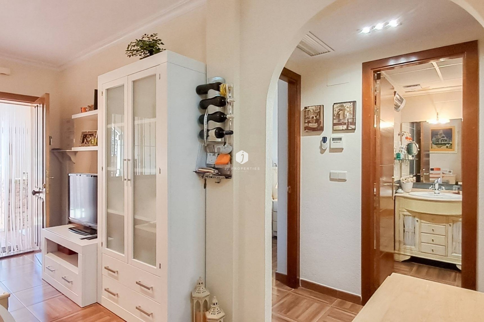 Z drugiej ręki - Mieszkanie w bloku -
Torrevieja - Parque Acuático - Sector 25